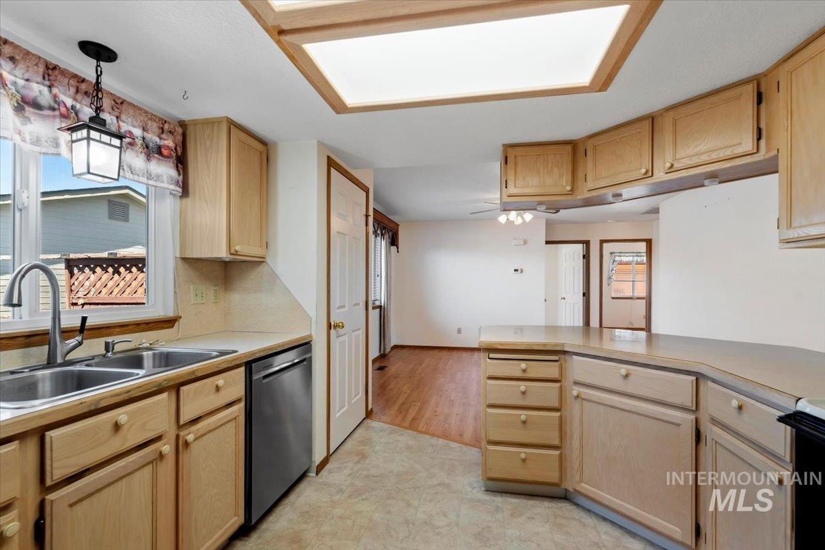 1100 Burnett Street, Nampa, Idaho 83651, 3 Bedrooms, 2 Bathrooms, Residential For Sale, Price $329,000, 98989295