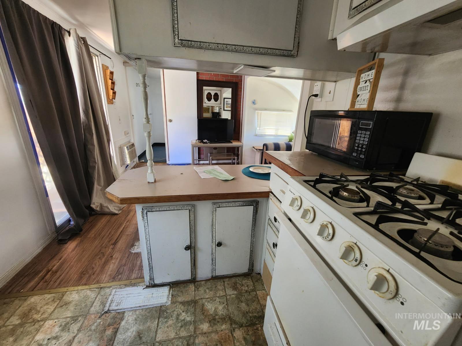 257 D Street, Vale, Oregon 97918, 2 Bedrooms, 1 Bathroom, Residential Income For Sale, Price $160,000, 98989298