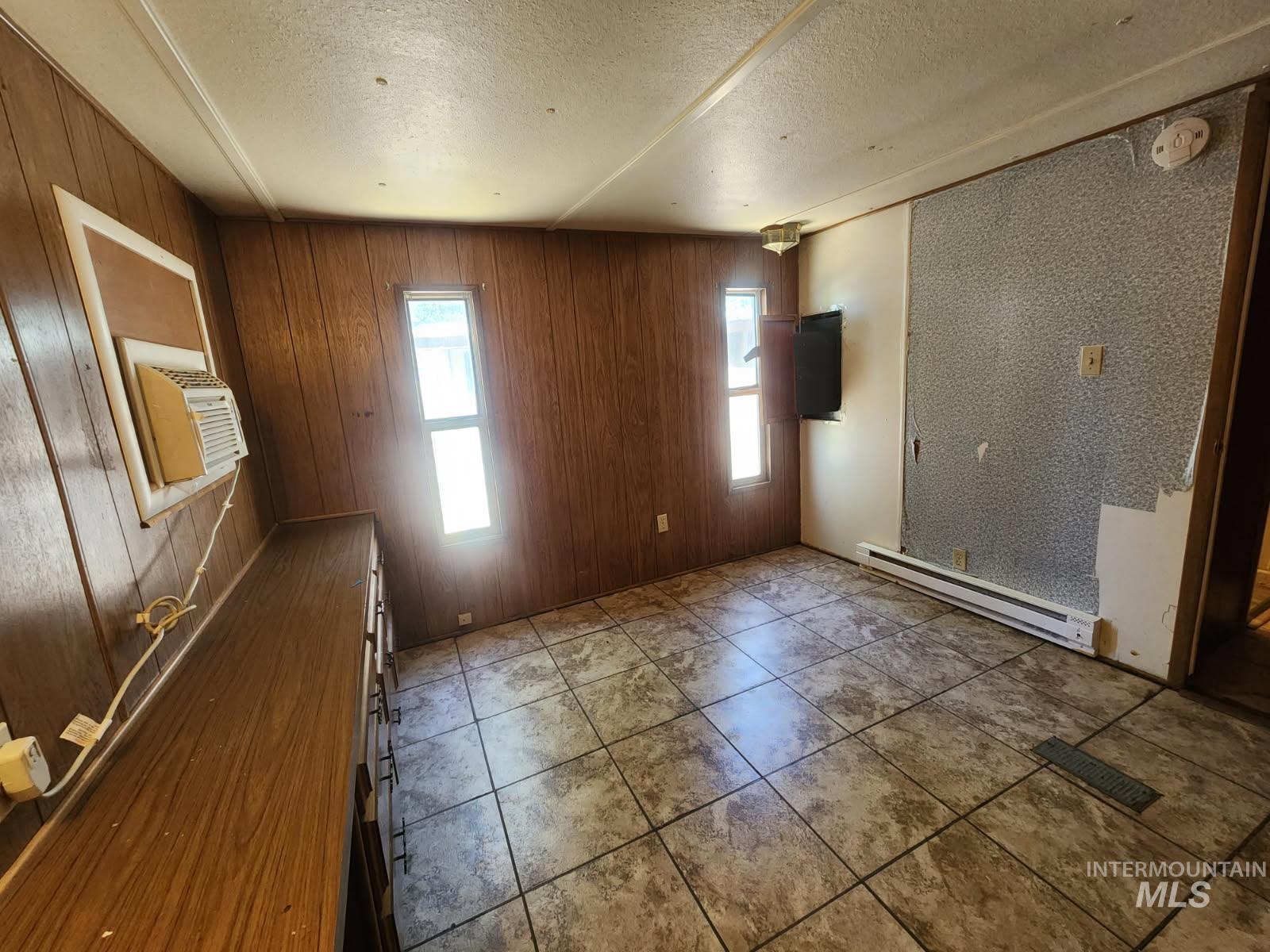 257 D Street, Vale, Oregon 97918, 2 Bedrooms, 1 Bathroom, Residential Income For Sale, Price $160,000, 98989298