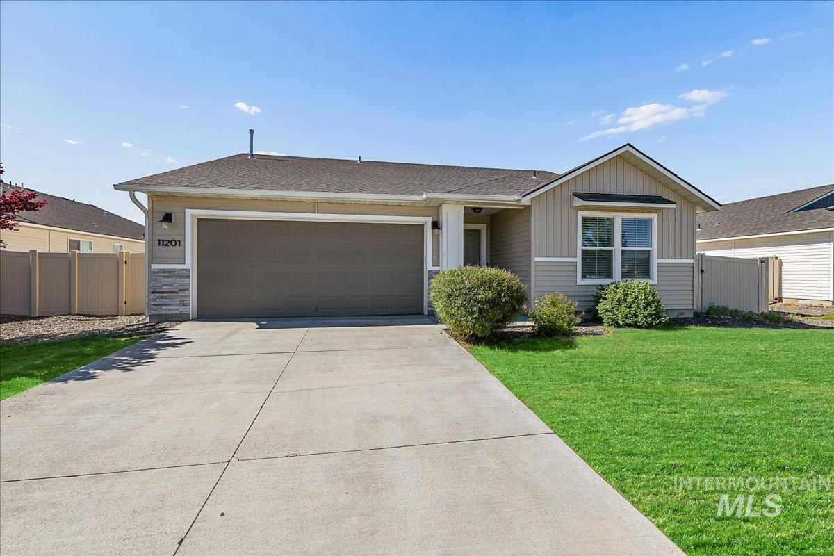 11201 Bidwell, Caldwell, Idaho 83605-8186, 3 Bedrooms, 2 Bathrooms, Residential For Sale, Price $395,000,MLS 98989322