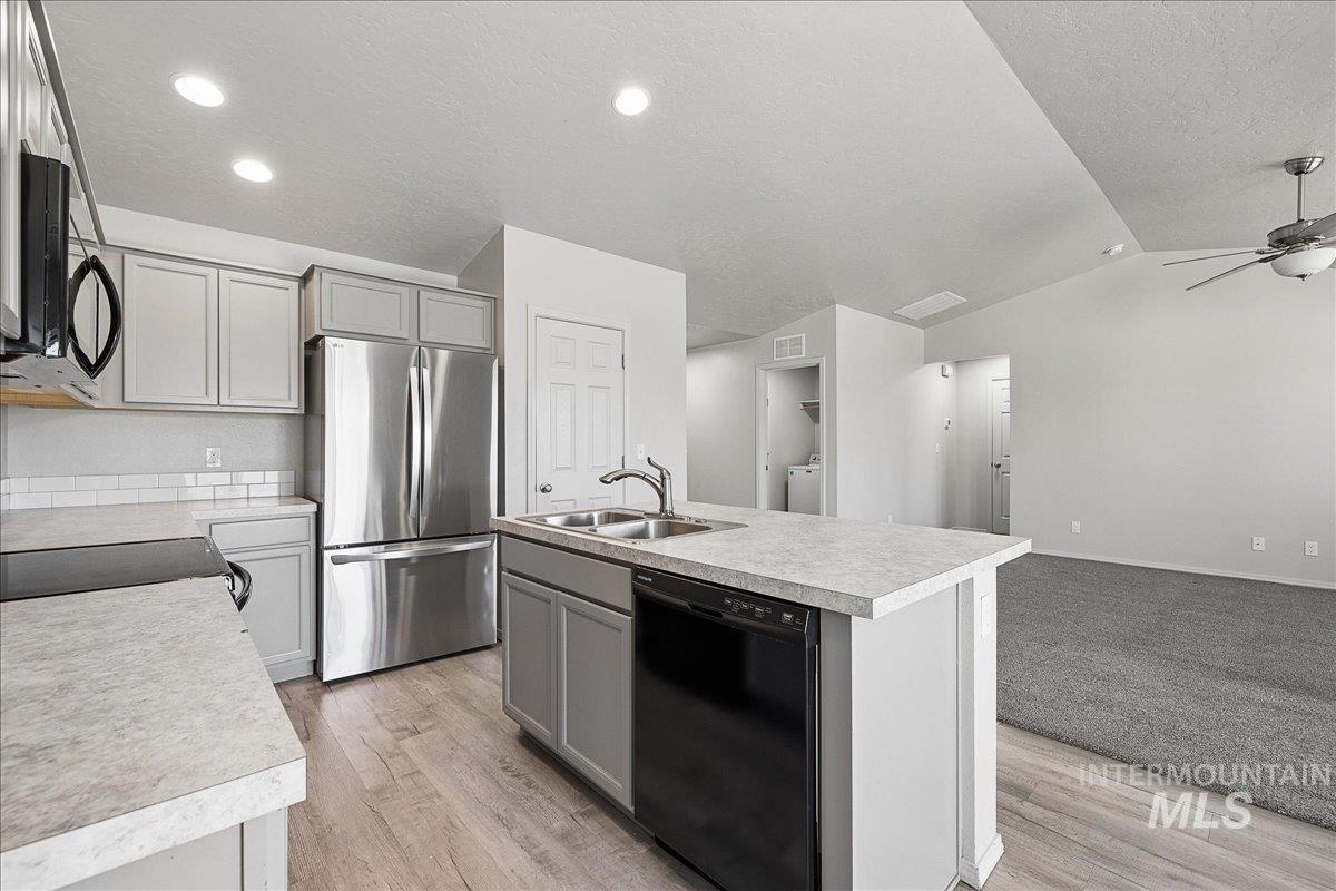 11201 Bidwell, Caldwell, Idaho 83605-8186, 3 Bedrooms, 2 Bathrooms, Residential For Sale, Price $395,000,MLS 98989322