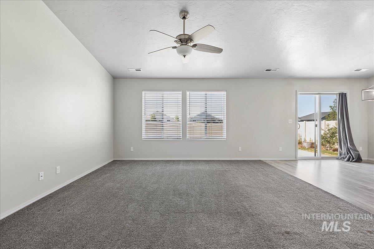 11201 Bidwell, Caldwell, Idaho 83605-8186, 3 Bedrooms, 2 Bathrooms, Residential For Sale, Price $395,000,MLS 98989322