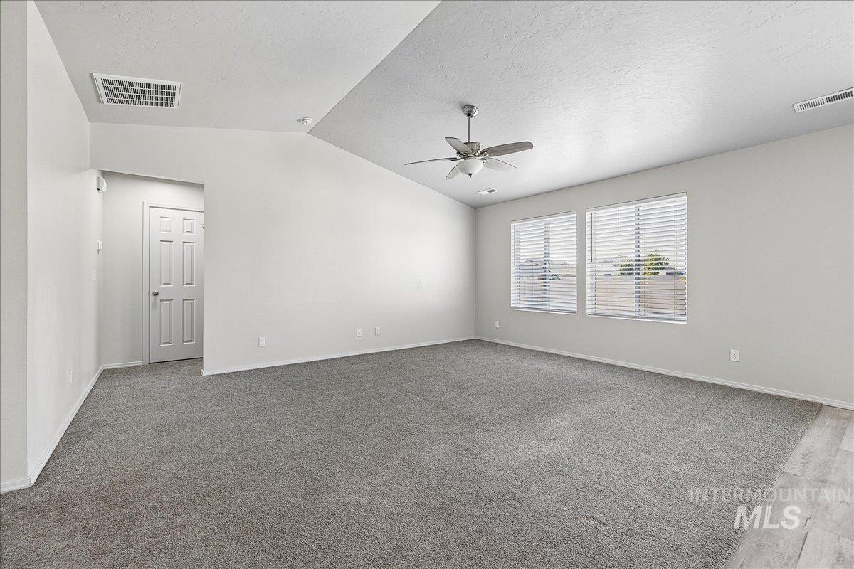 11201 Bidwell, Caldwell, Idaho 83605-8186, 3 Bedrooms, 2 Bathrooms, Residential For Sale, Price $395,000,MLS 98989322