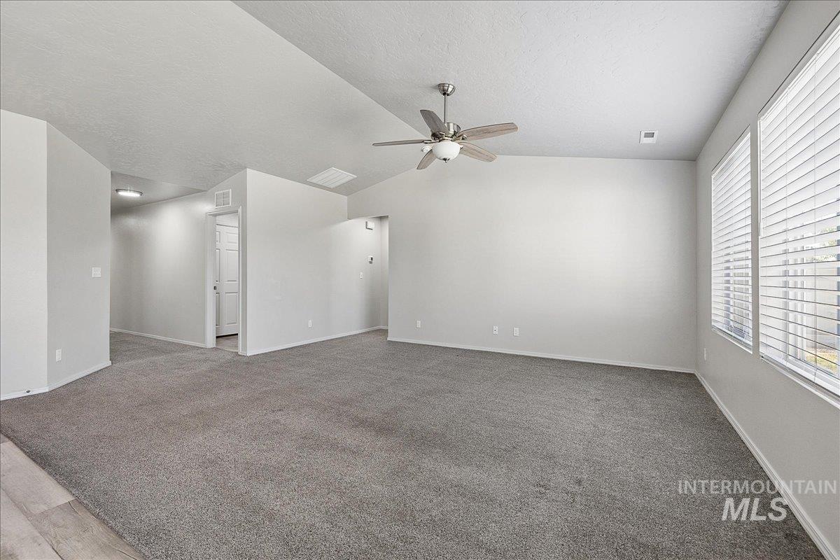 11201 Bidwell, Caldwell, Idaho 83605-8186, 3 Bedrooms, 2 Bathrooms, Residential For Sale, Price $395,000,MLS 98989322