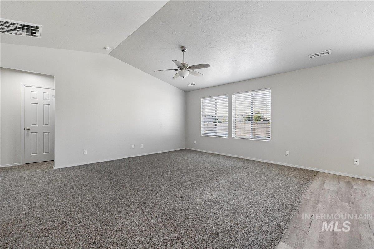 11201 Bidwell, Caldwell, Idaho 83605-8186, 3 Bedrooms, 2 Bathrooms, Residential For Sale, Price $395,000,MLS 98989322