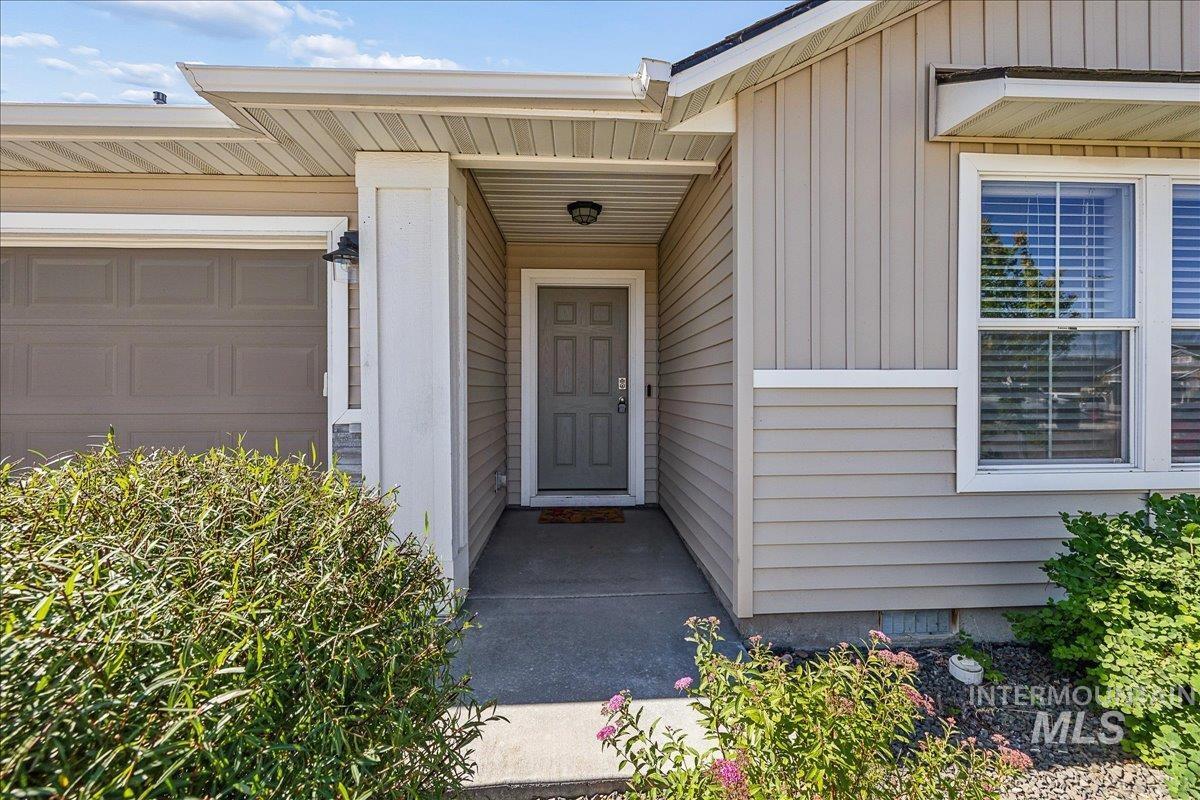 11201 Bidwell, Caldwell, Idaho 83605-8186, 3 Bedrooms, 2 Bathrooms, Residential For Sale, Price $395,000,MLS 98989322