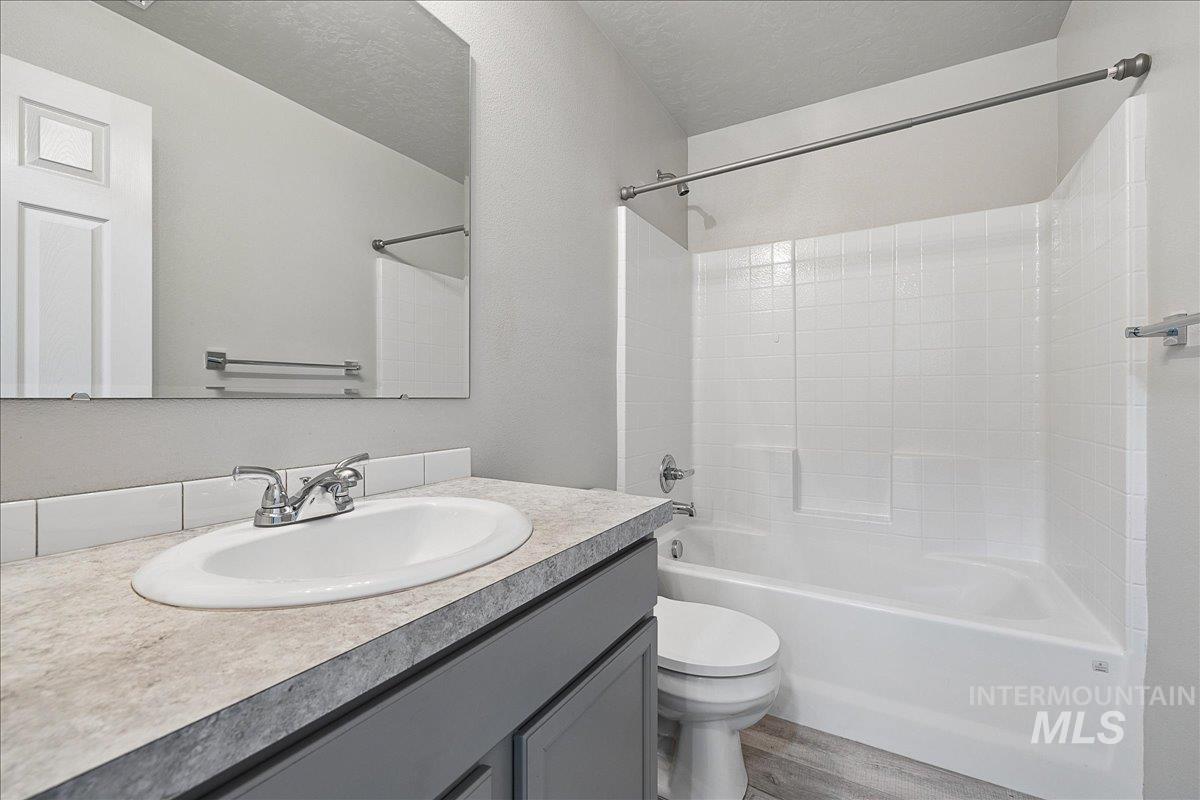 11201 Bidwell, Caldwell, Idaho 83605-8186, 3 Bedrooms, 2 Bathrooms, Residential For Sale, Price $395,000,MLS 98989322