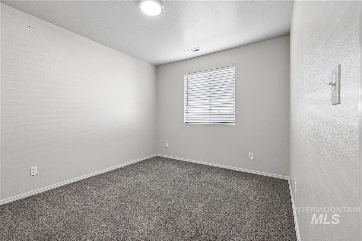 11201 Bidwell, Caldwell, Idaho 83605-8186, 3 Bedrooms, 2 Bathrooms, Residential For Sale, Price $395,000,MLS 98989322