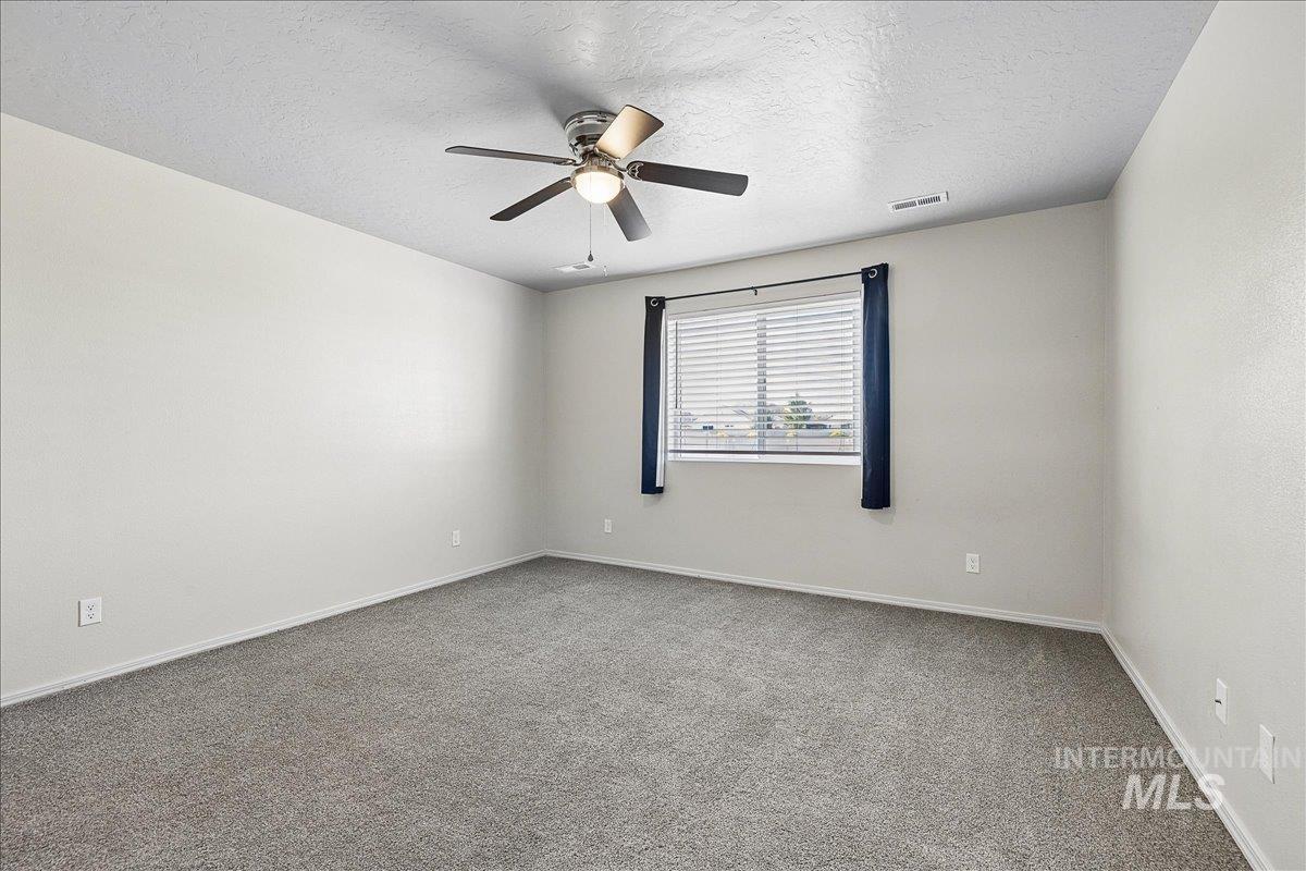 11201 Bidwell, Caldwell, Idaho 83605-8186, 3 Bedrooms, 2 Bathrooms, Residential For Sale, Price $395,000,MLS 98989322