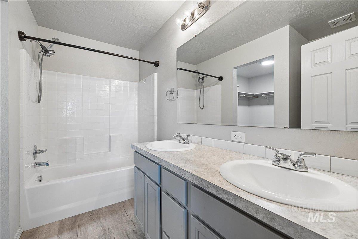 11201 Bidwell, Caldwell, Idaho 83605-8186, 3 Bedrooms, 2 Bathrooms, Residential For Sale, Price $395,000,MLS 98989322
