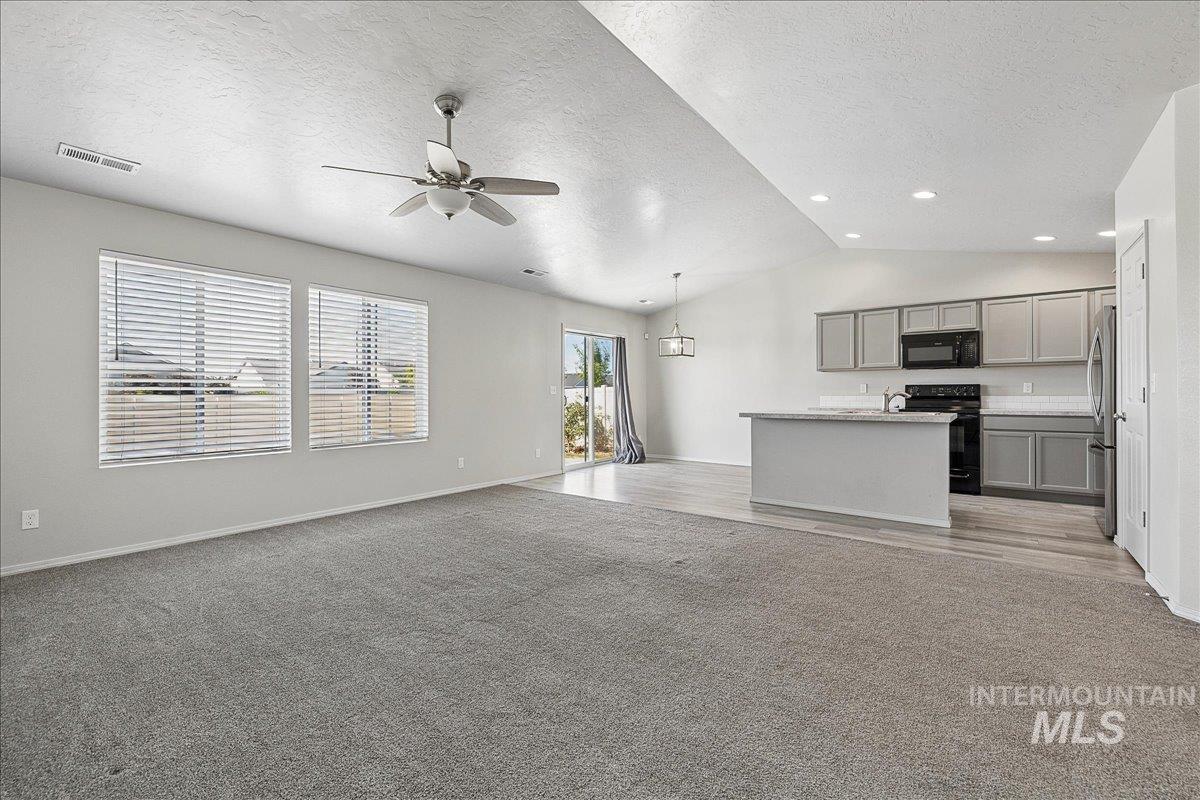 11201 Bidwell, Caldwell, Idaho 83605-8186, 3 Bedrooms, 2 Bathrooms, Residential For Sale, Price $395,000,MLS 98989322