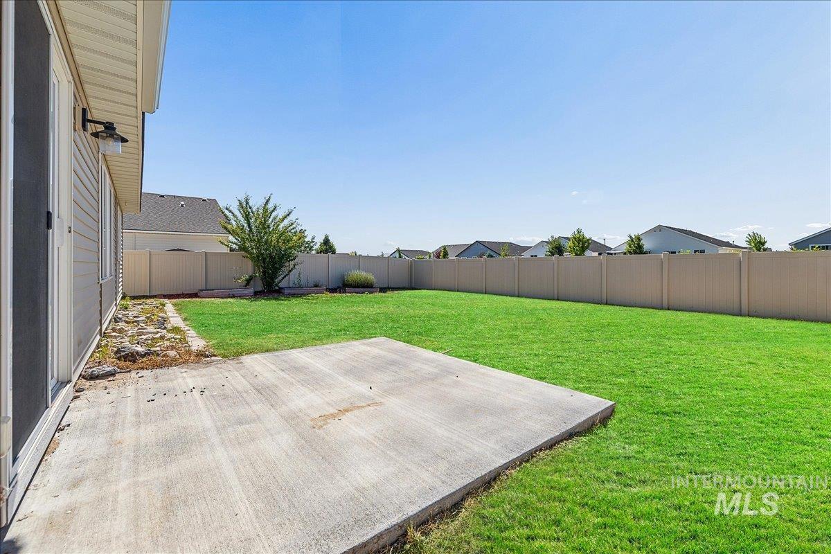 11201 Bidwell, Caldwell, Idaho 83605-8186, 3 Bedrooms, 2 Bathrooms, Residential For Sale, Price $395,000,MLS 98989322