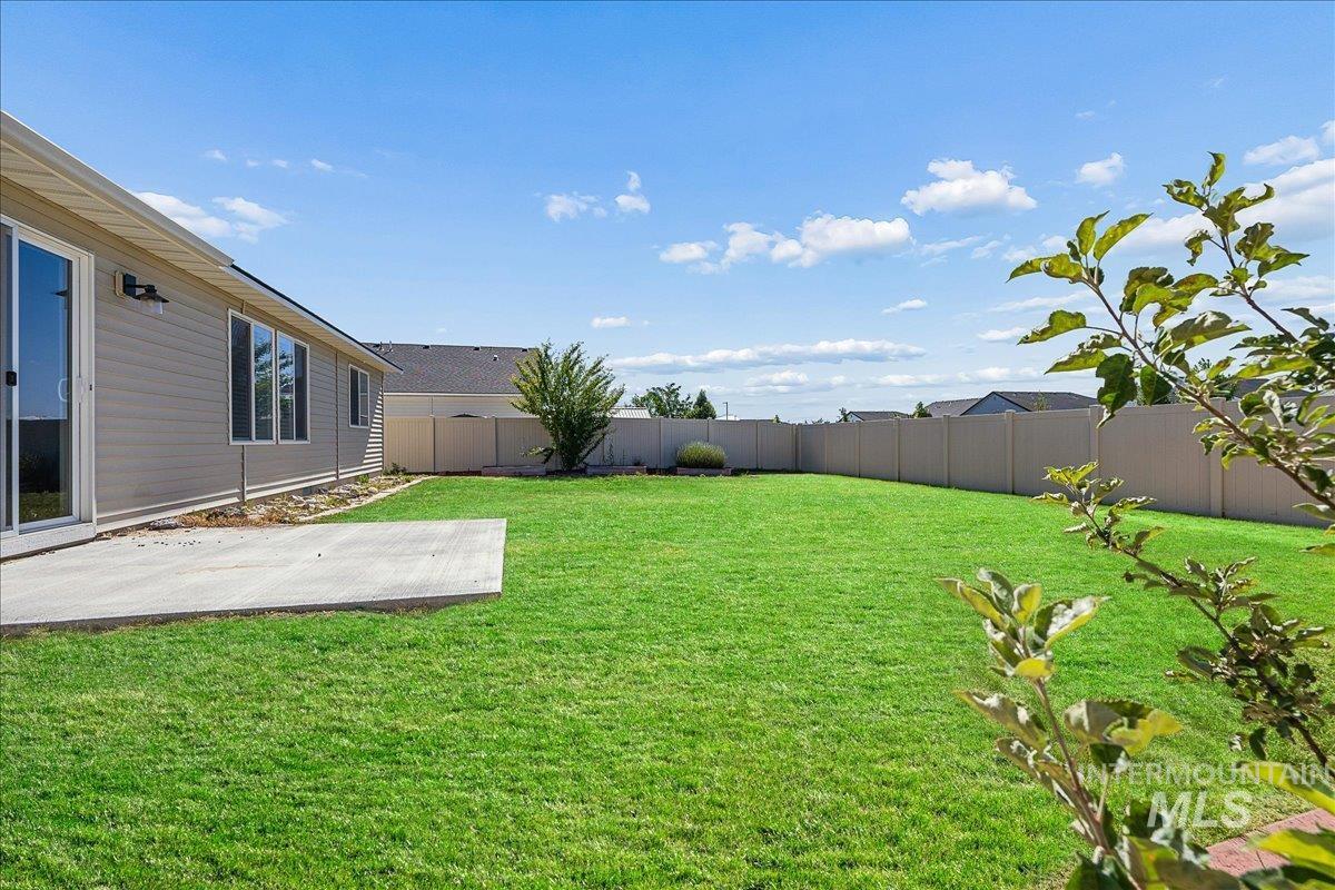 11201 Bidwell, Caldwell, Idaho 83605-8186, 3 Bedrooms, 2 Bathrooms, Residential For Sale, Price $395,000,MLS 98989322