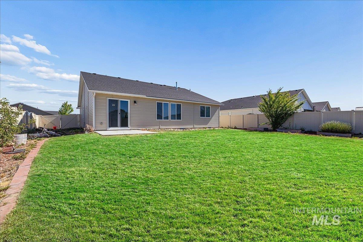 11201 Bidwell, Caldwell, Idaho 83605-8186, 3 Bedrooms, 2 Bathrooms, Residential For Sale, Price $395,000,MLS 98989322