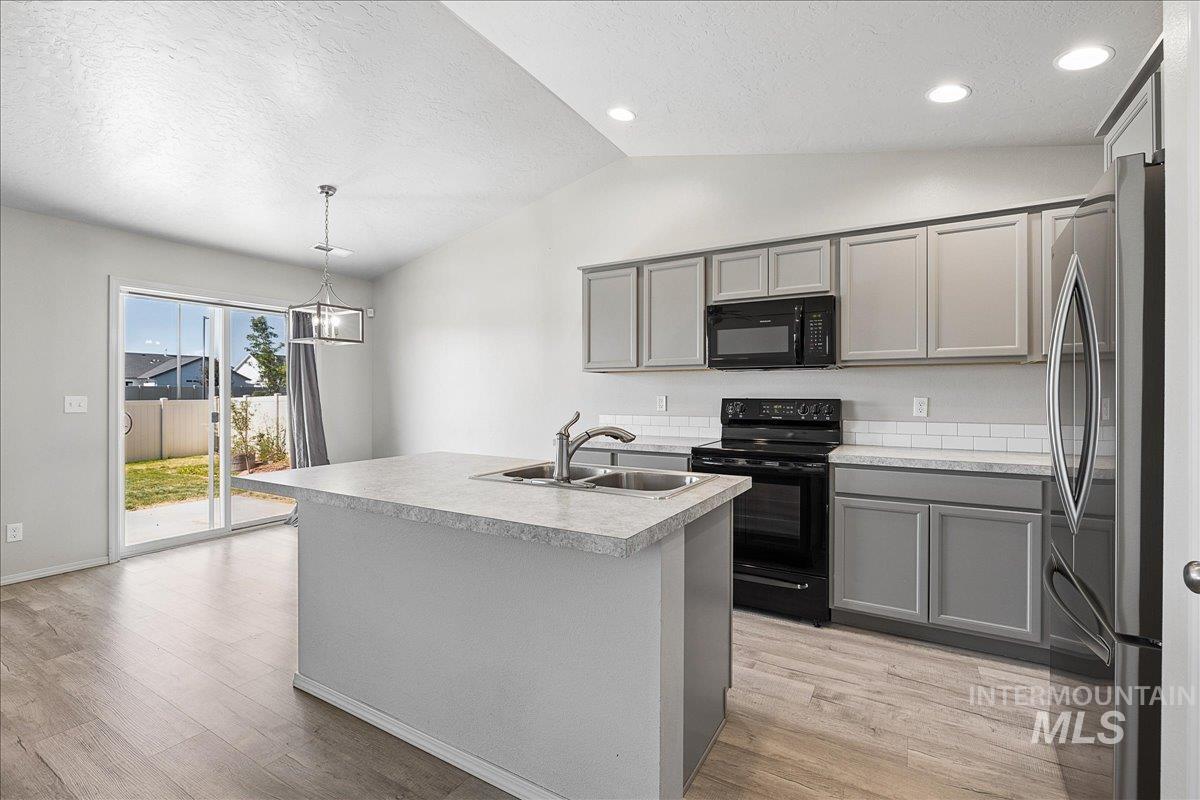 11201 Bidwell, Caldwell, Idaho 83605-8186, 3 Bedrooms, 2 Bathrooms, Residential For Sale, Price $395,000,MLS 98989322