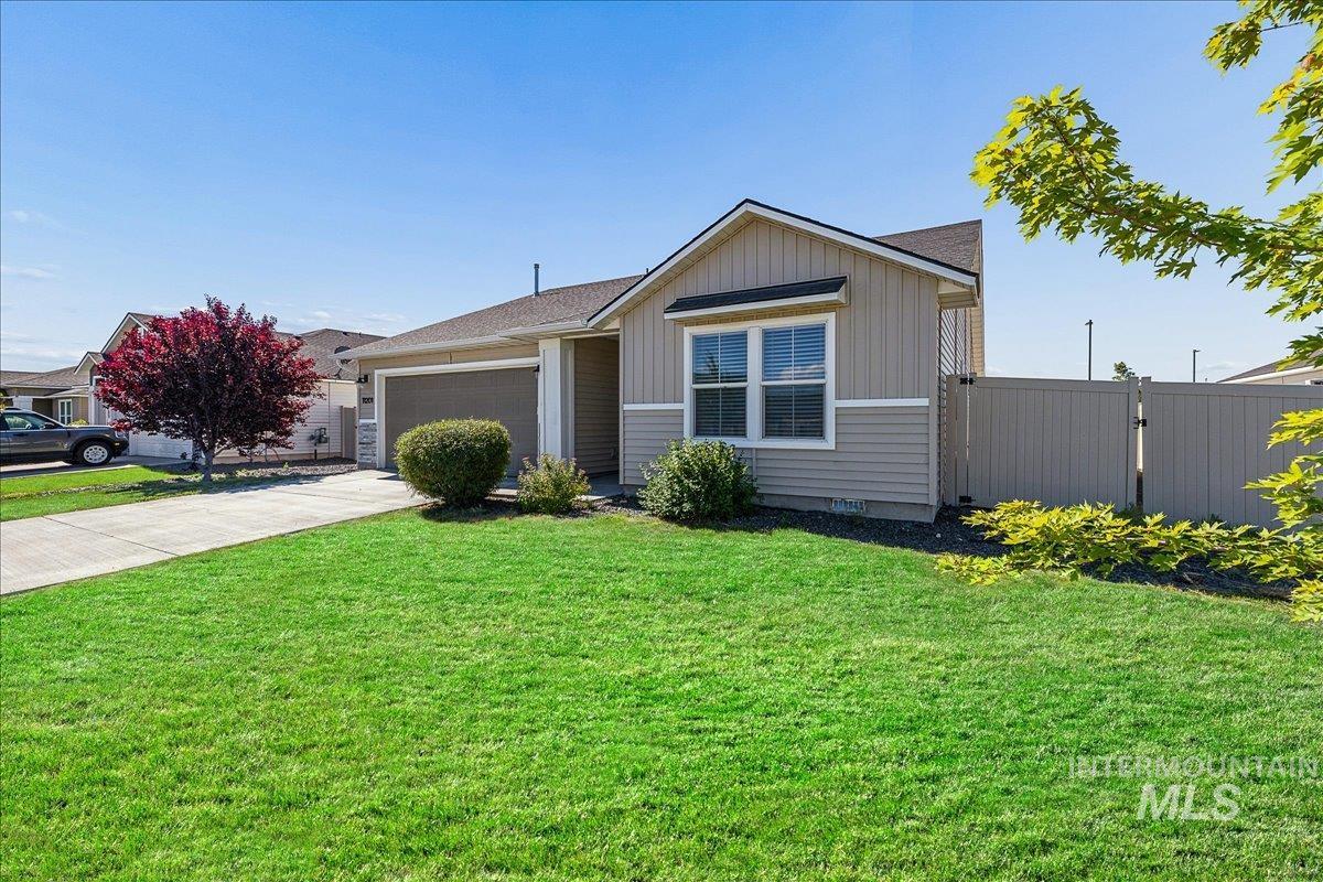 11201 Bidwell, Caldwell, Idaho 83605-8186, 3 Bedrooms, 2 Bathrooms, Residential For Sale, Price $395,000,MLS 98989322