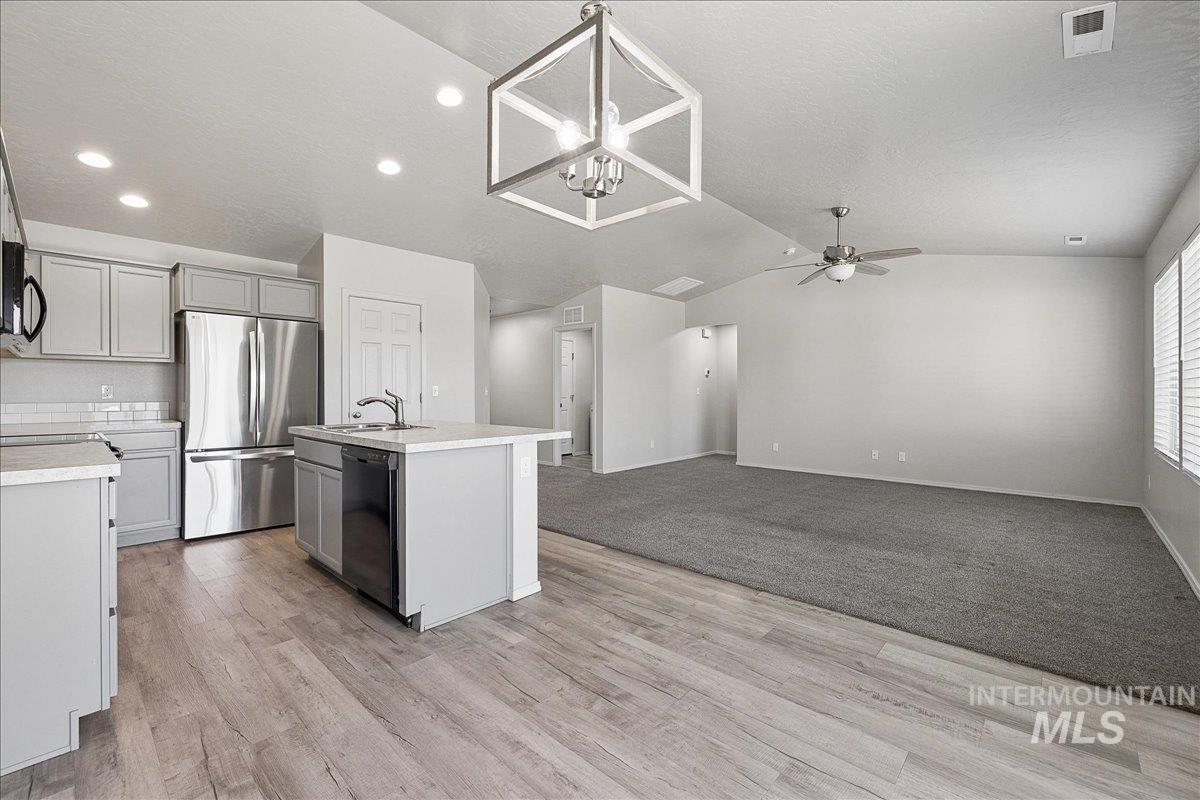 11201 Bidwell, Caldwell, Idaho 83605-8186, 3 Bedrooms, 2 Bathrooms, Residential For Sale, Price $395,000,MLS 98989322