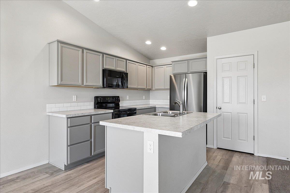 11201 Bidwell, Caldwell, Idaho 83605-8186, 3 Bedrooms, 2 Bathrooms, Residential For Sale, Price $395,000,MLS 98989322
