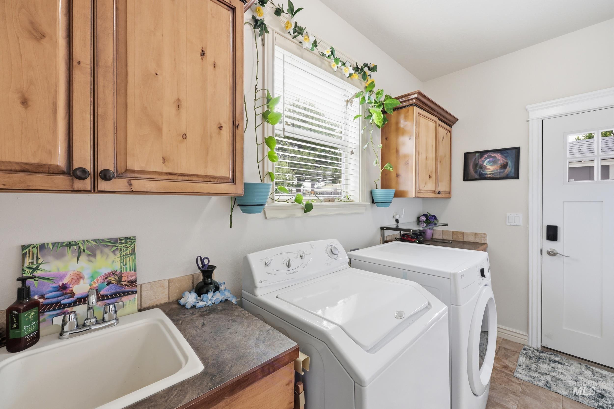 9973 W Arabian Dr, Boise, Idaho 83709, 4 Bedrooms, 2.5 Bathrooms, Residential For Sale, Price $584,900,MLS 98989327
