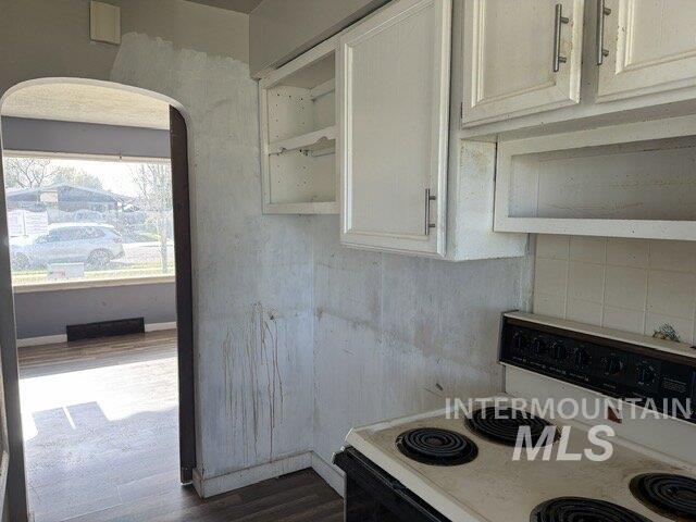 860 N 9th E, Mountain Home, Idaho 83647, 4 Bedrooms, 2 Bathrooms, Residential For Sale, Price $269,000,MLS 98989335