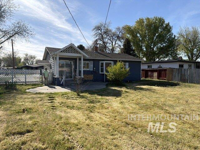 860 N 9th E, Mountain Home, Idaho 83647, 4 Bedrooms, 2 Bathrooms, Residential For Sale, Price $269,000,MLS 98989335