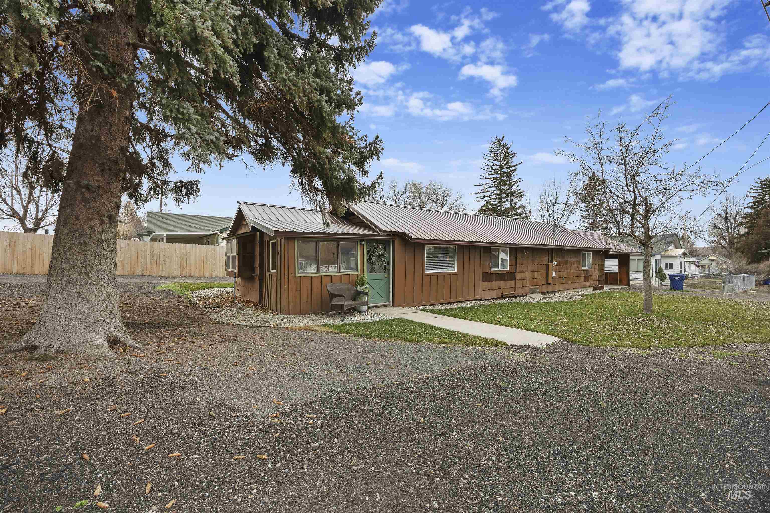 370 Orchard Street East, Hagerman, Idaho 83332, 2 Bedrooms, 1 Bathroom, Residential For Sale, Price $249,500,MLS 98989338