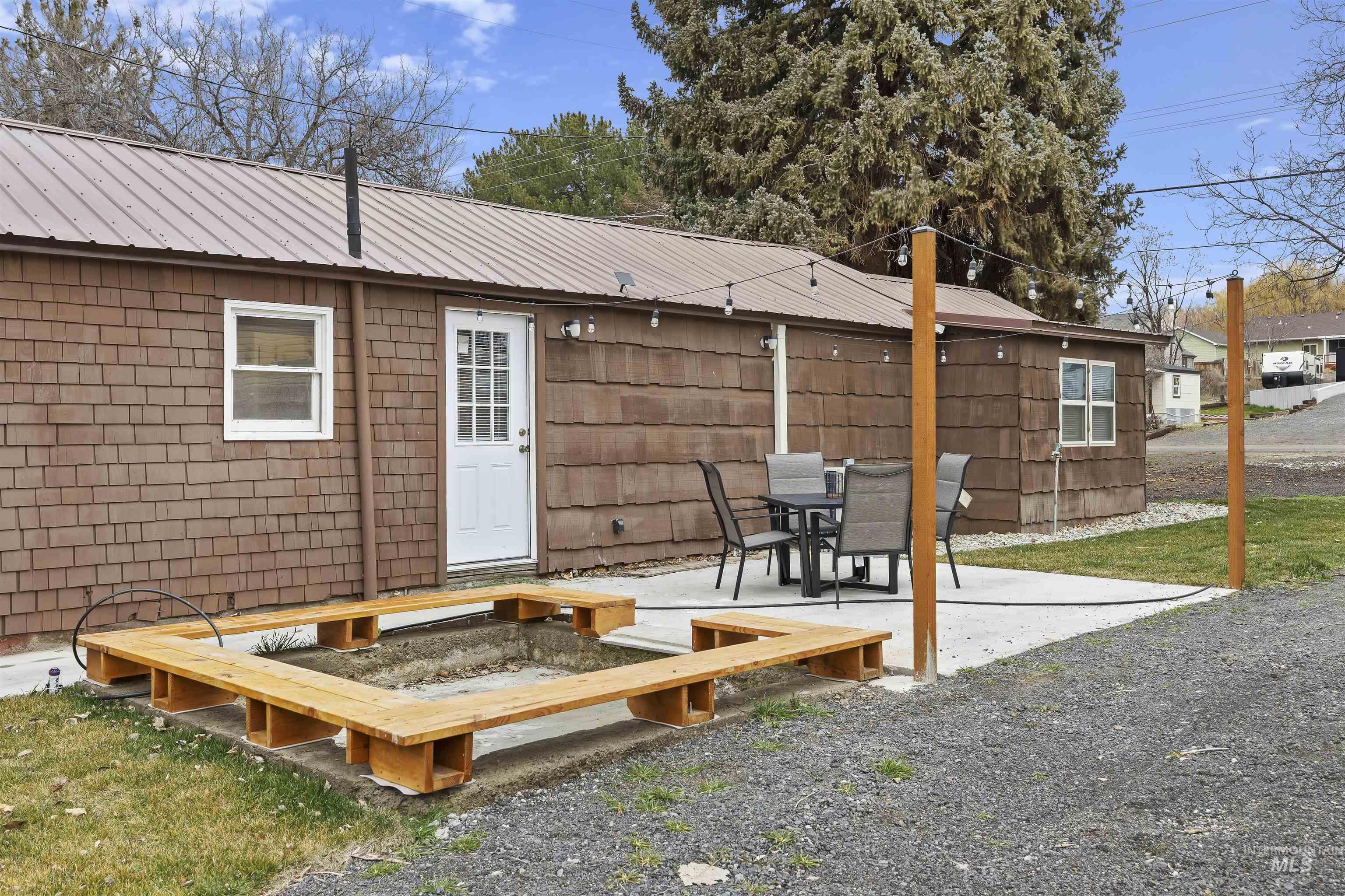 370 Orchard Street East, Hagerman, Idaho 83332, 2 Bedrooms, 1 Bathroom, Residential For Sale, Price $264,990,MLS 98989338