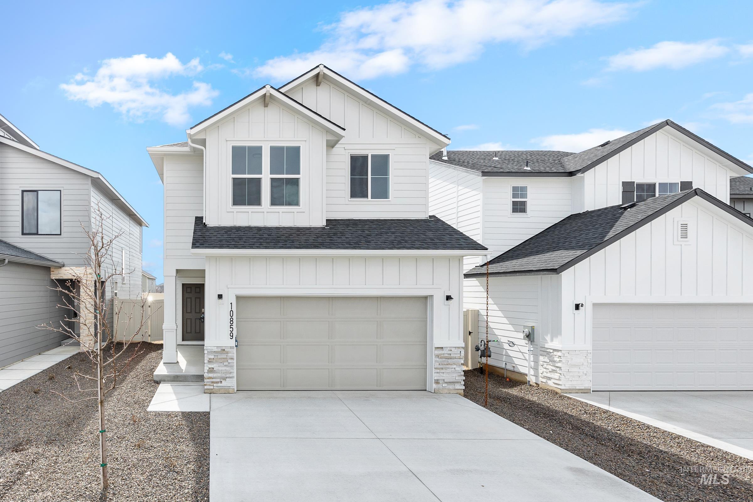 952 Thunderbolt St, Mountain Home, Idaho 83647, 3 Bedrooms, 2.5 Bathrooms, Residential For Sale, Price $389,990, 98989358