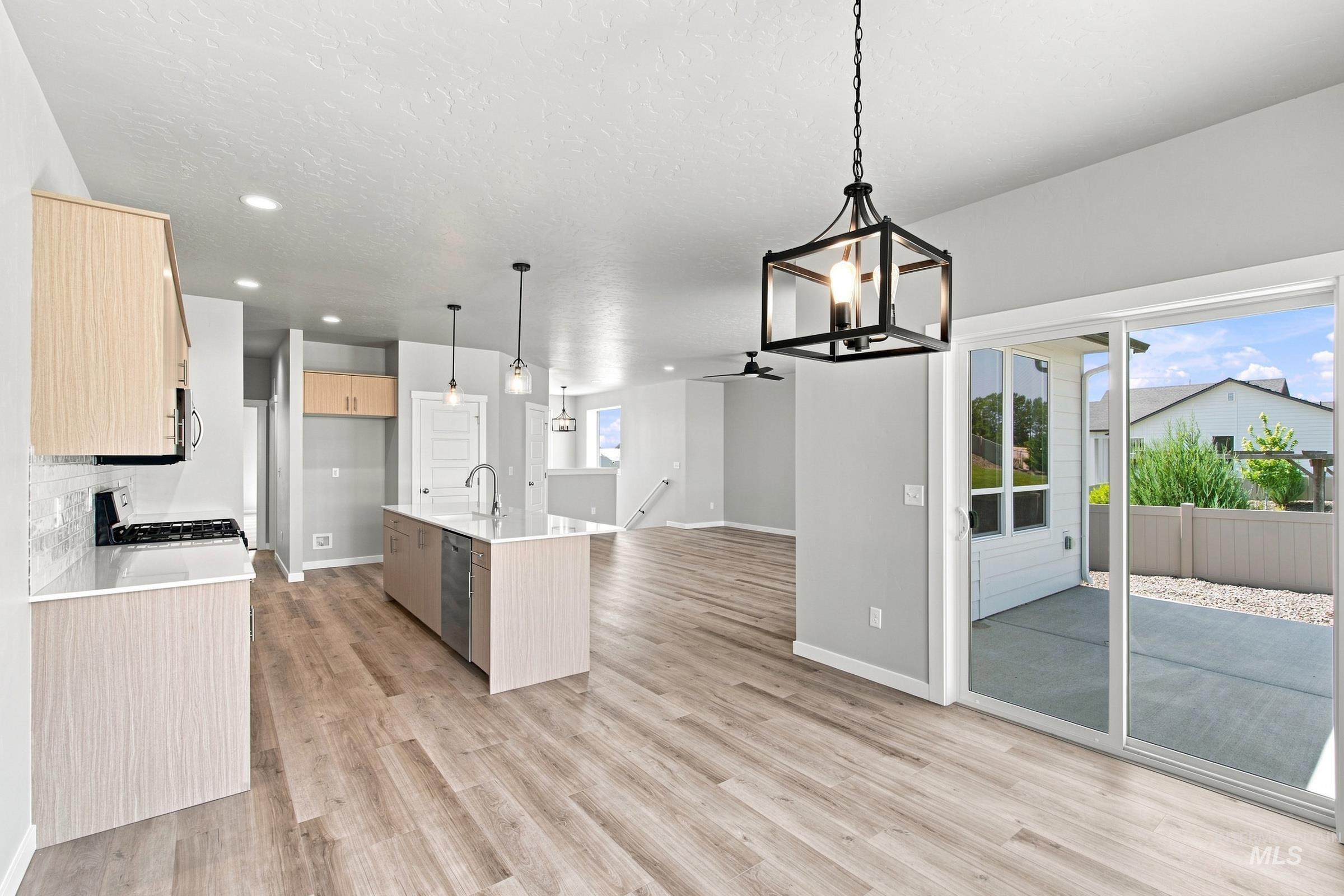 11724 W Snow Flower Dr, Star, Idaho 83669, 4 Bedrooms, 2 Bathrooms, Residential For Sale, Price $579,990,MLS 98989360