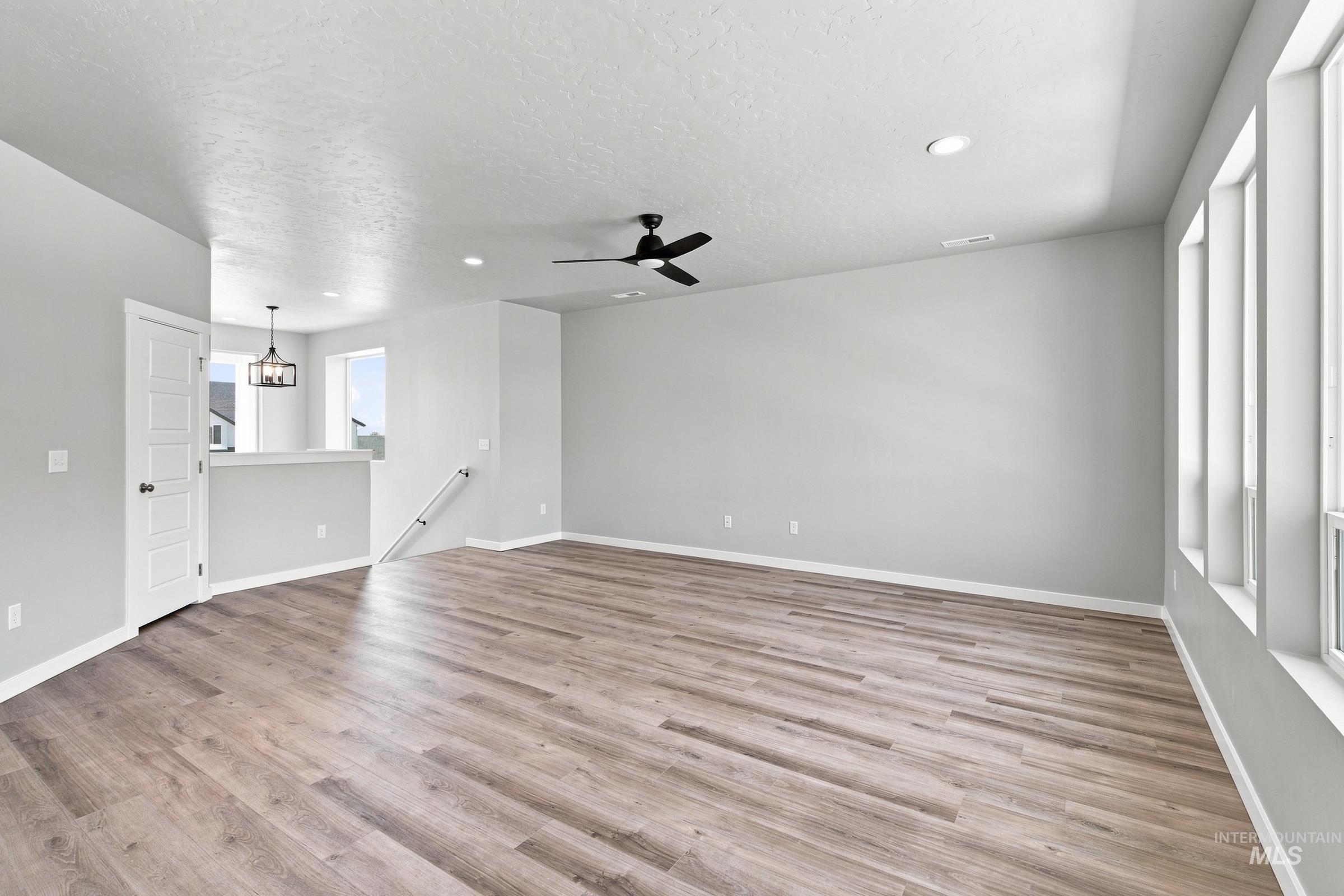 11724 W Snow Flower Dr, Star, Idaho 83669, 4 Bedrooms, 2 Bathrooms, Residential For Sale, Price $579,990,MLS 98989360