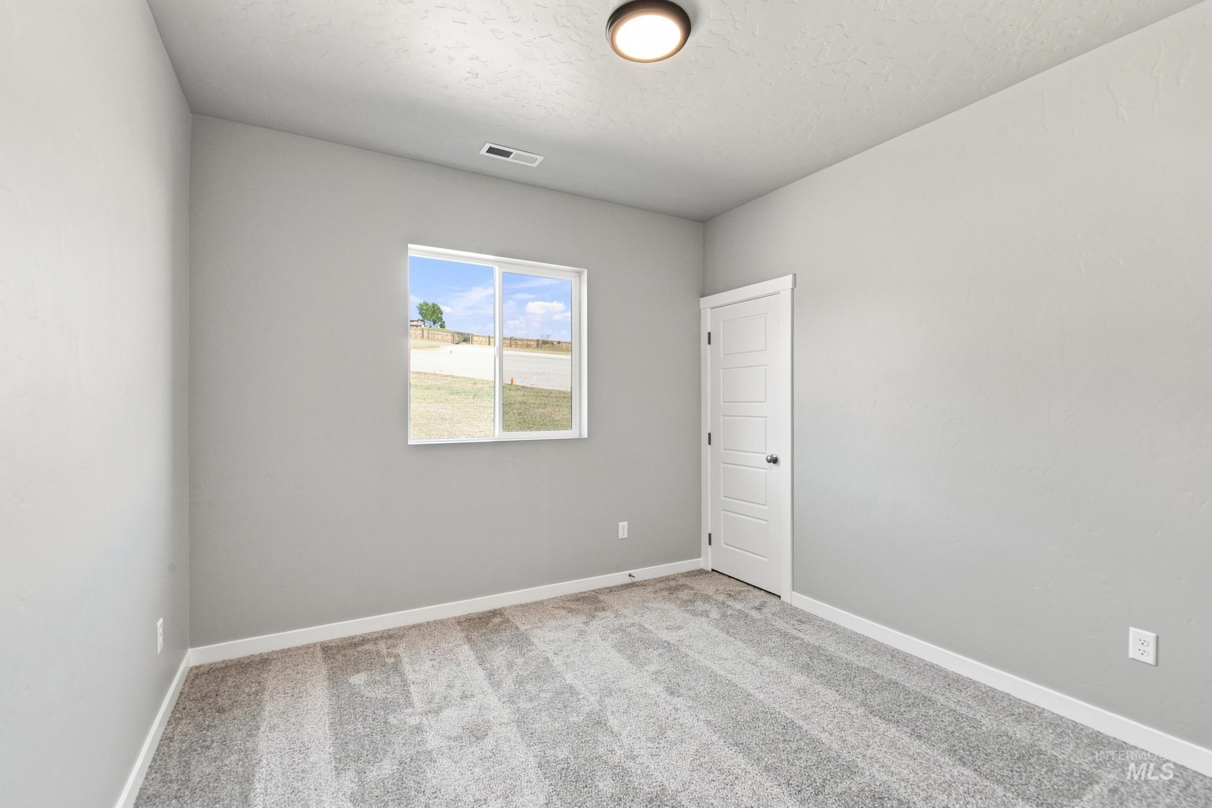 11724 W Snow Flower Dr, Star, Idaho 83669, 4 Bedrooms, 2 Bathrooms, Residential For Sale, Price $579,990,MLS 98989360