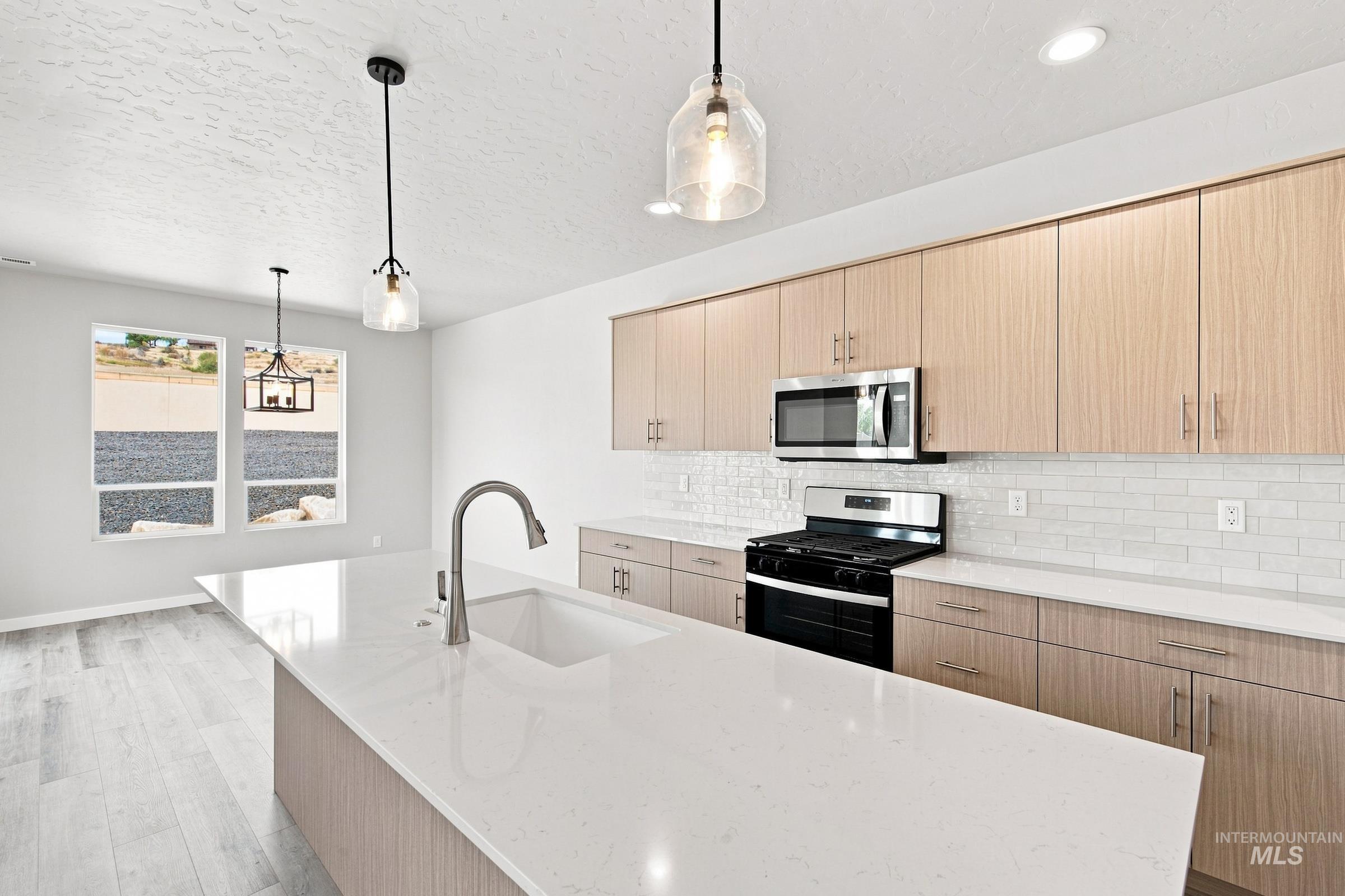 11724 W Snow Flower Dr, Star, Idaho 83669, 4 Bedrooms, 2 Bathrooms, Residential For Sale, Price $579,990,MLS 98989360