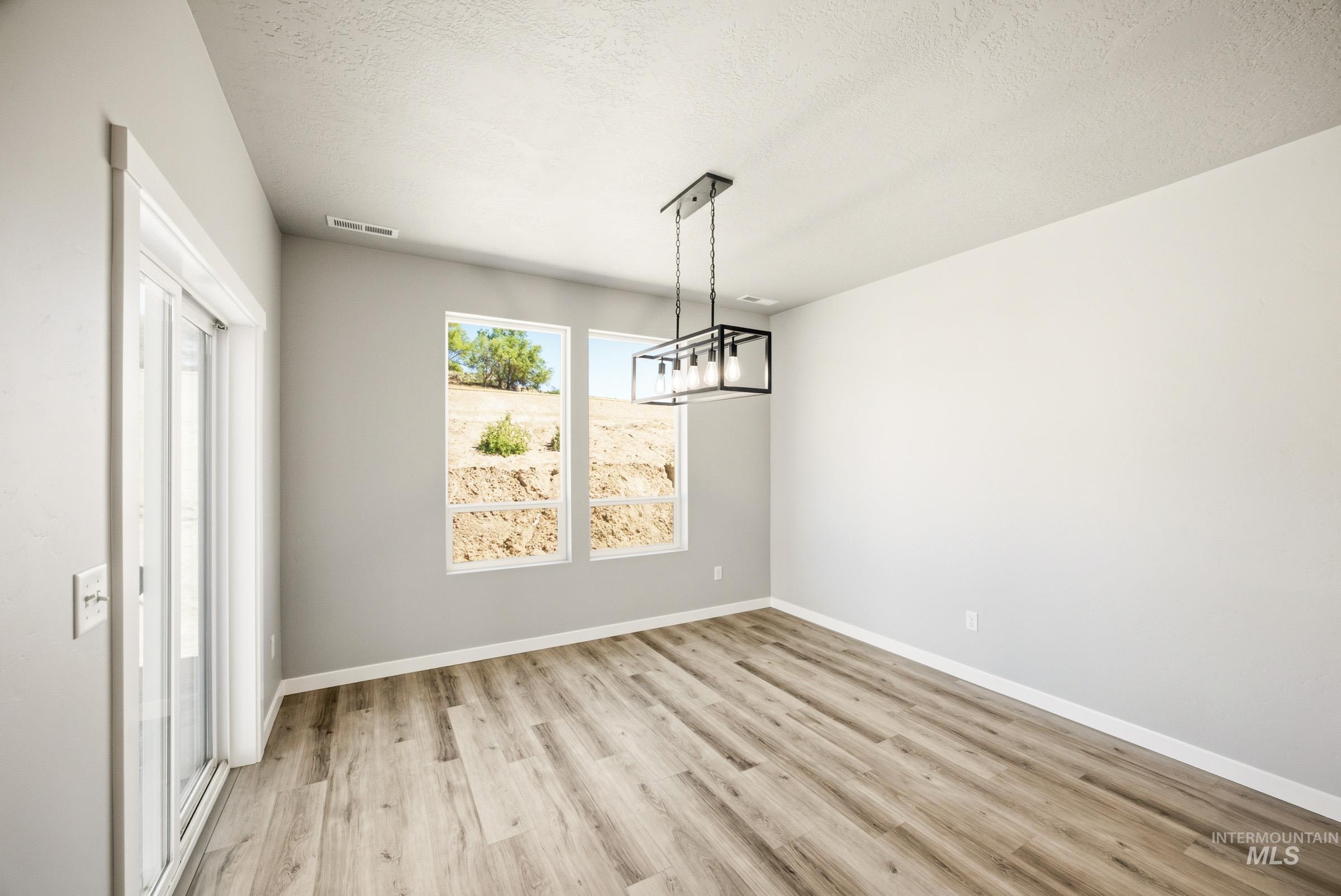 11724 W Snow Flower Dr, Star, Idaho 83669, 3 Bedrooms, 2 Bathrooms, Residential For Sale, Price $599,990,MLS 98989360