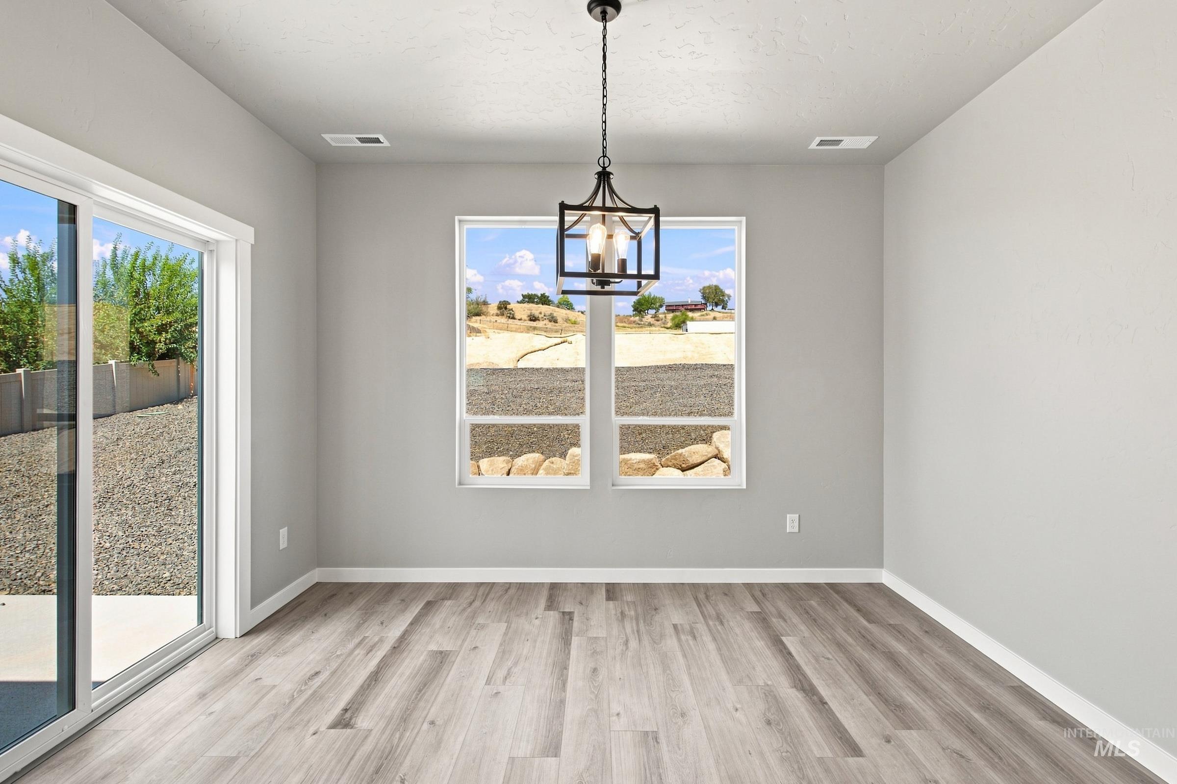 11724 W Snow Flower Dr, Star, Idaho 83669, 4 Bedrooms, 2 Bathrooms, Residential For Sale, Price $579,990,MLS 98989360