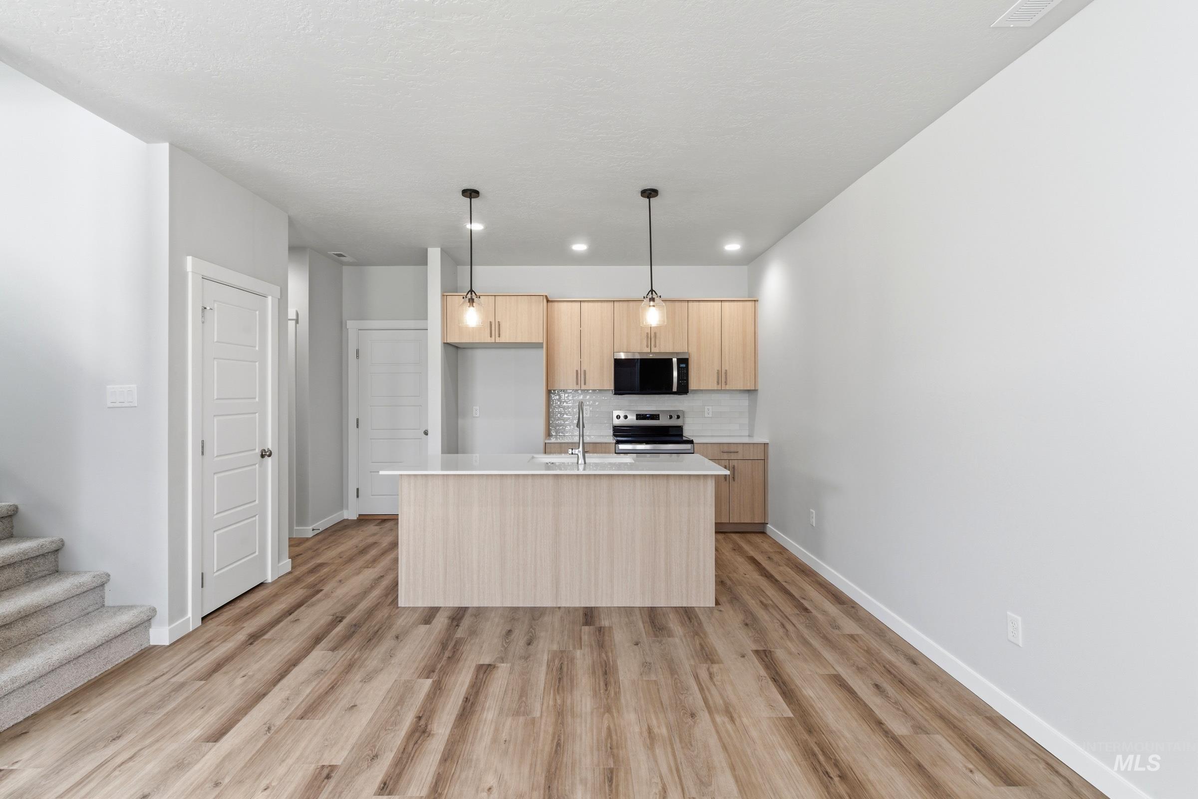 6757 S Spindlebush Ave, Boise, Idaho 83709, 3 Bedrooms, 2.5 Bathrooms, Residential For Sale, Price $429,990,MLS 98989370