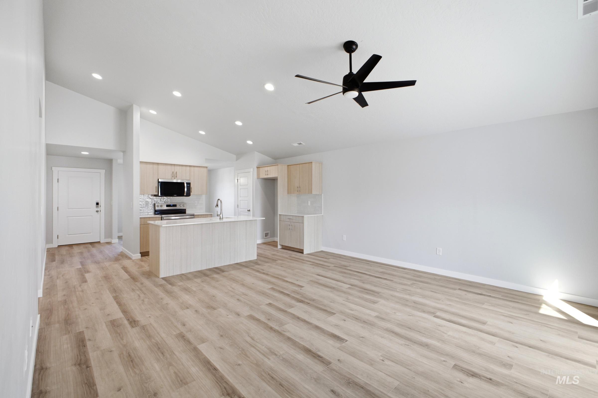 2492 W Red Jasper Dr, Kuna, Idaho 83634, 3 Bedrooms, 2 Bathrooms, Residential For Sale, Price $429,990,MLS 98989380
