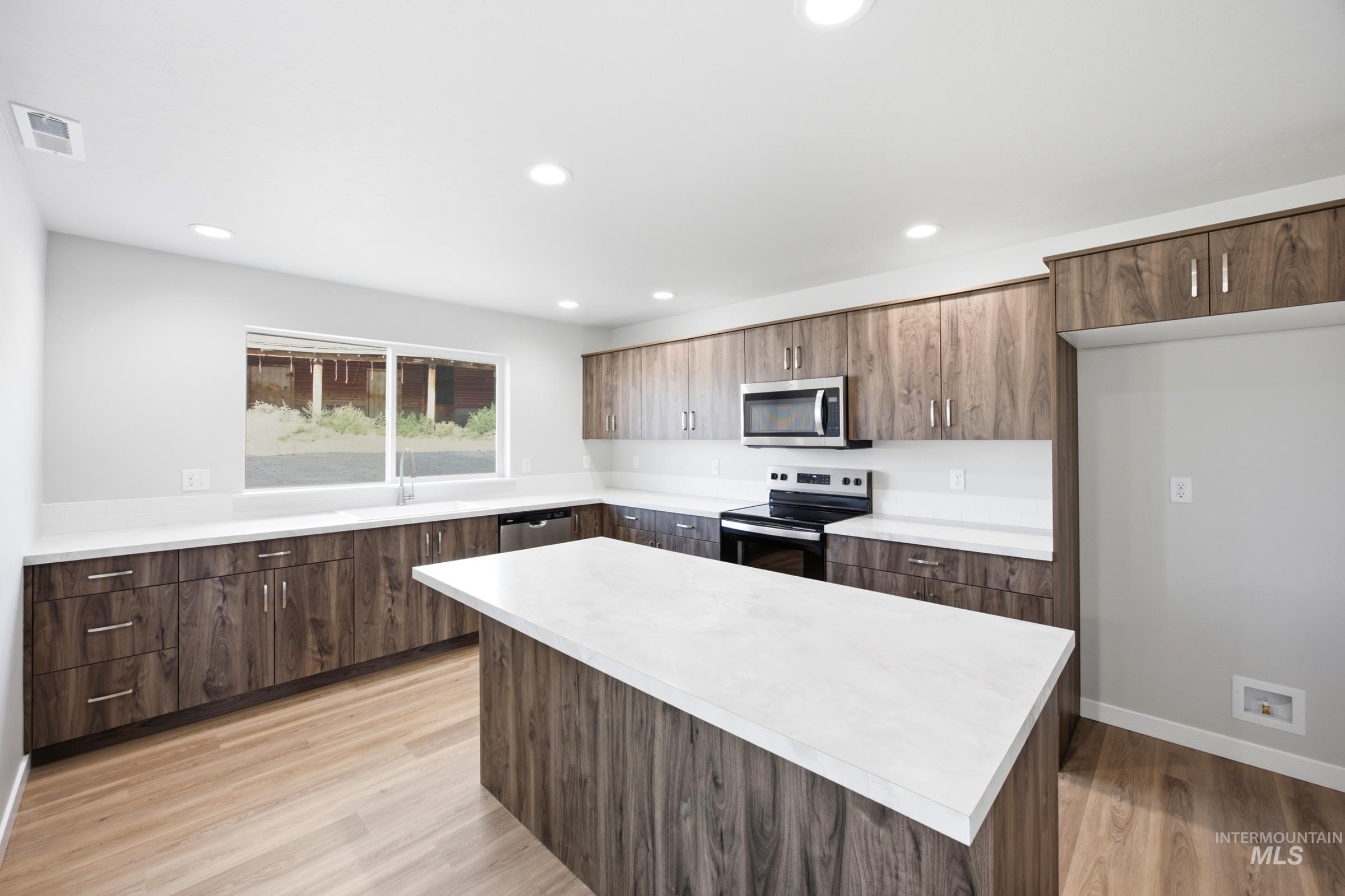 3381 E Red Maple Ct, Nampa, Idaho 83686, 5 Bedrooms, 2.5 Bathrooms, Residential For Sale, Price $499,990,MLS 98989396
