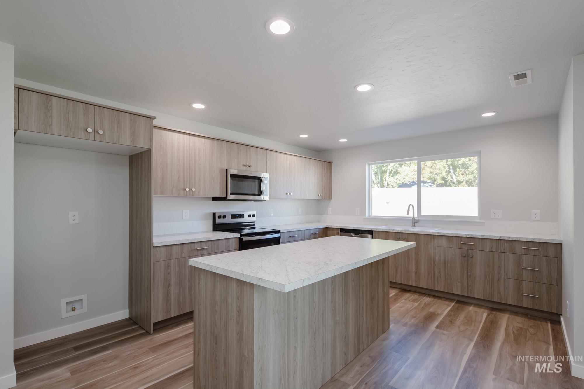 3381 E Red Maple Ct, Nampa, Idaho 83686, 5 Bedrooms, 2.5 Bathrooms, Residential For Sale, Price $499,990,MLS 98989396