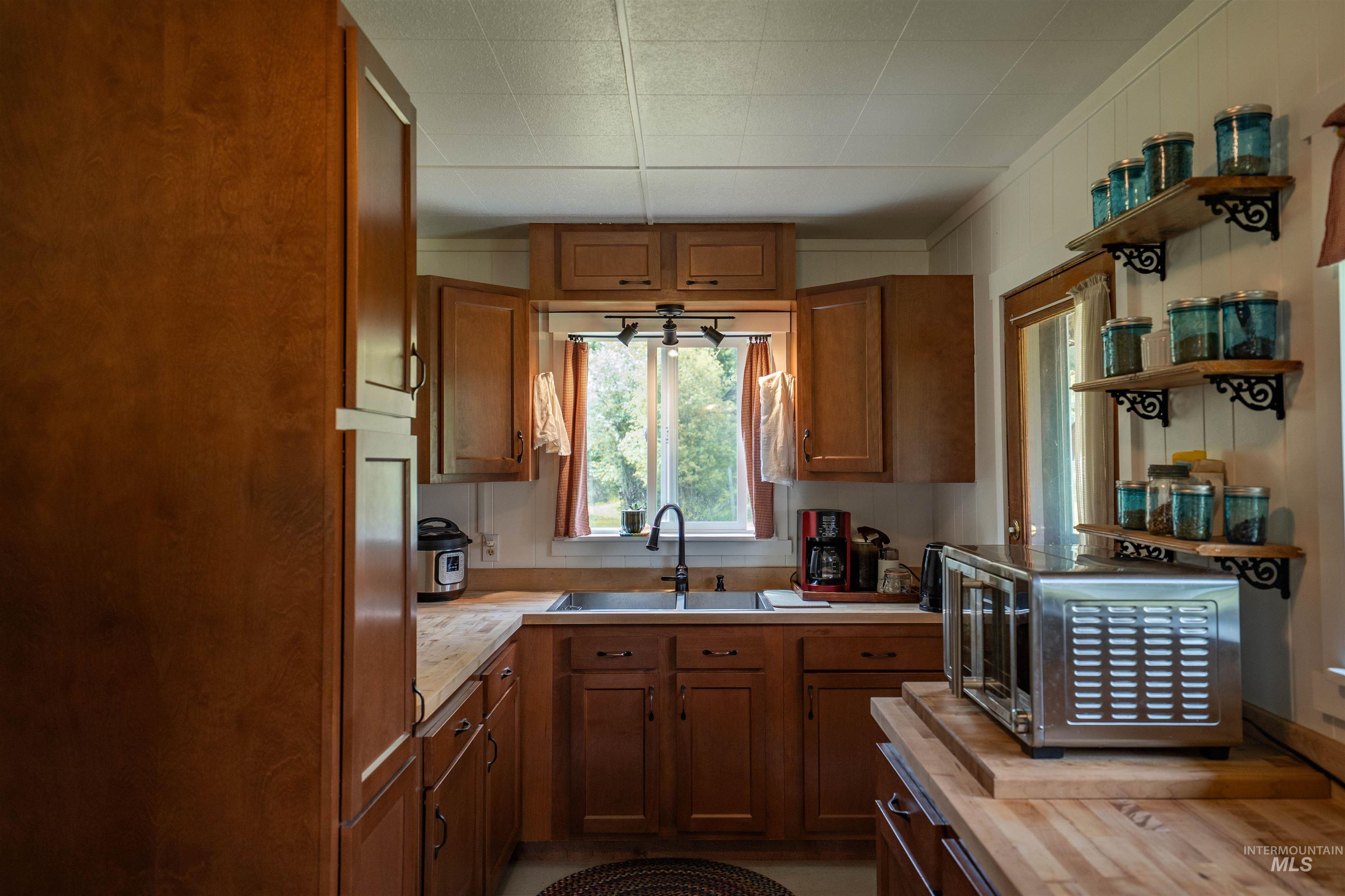 5692 Meadow Creek Road, Bonners Ferry, Idaho 83805, 2 Bedrooms, 1 Bathroom, Residential For Sale, Price $1,200,000,MLS 98989399