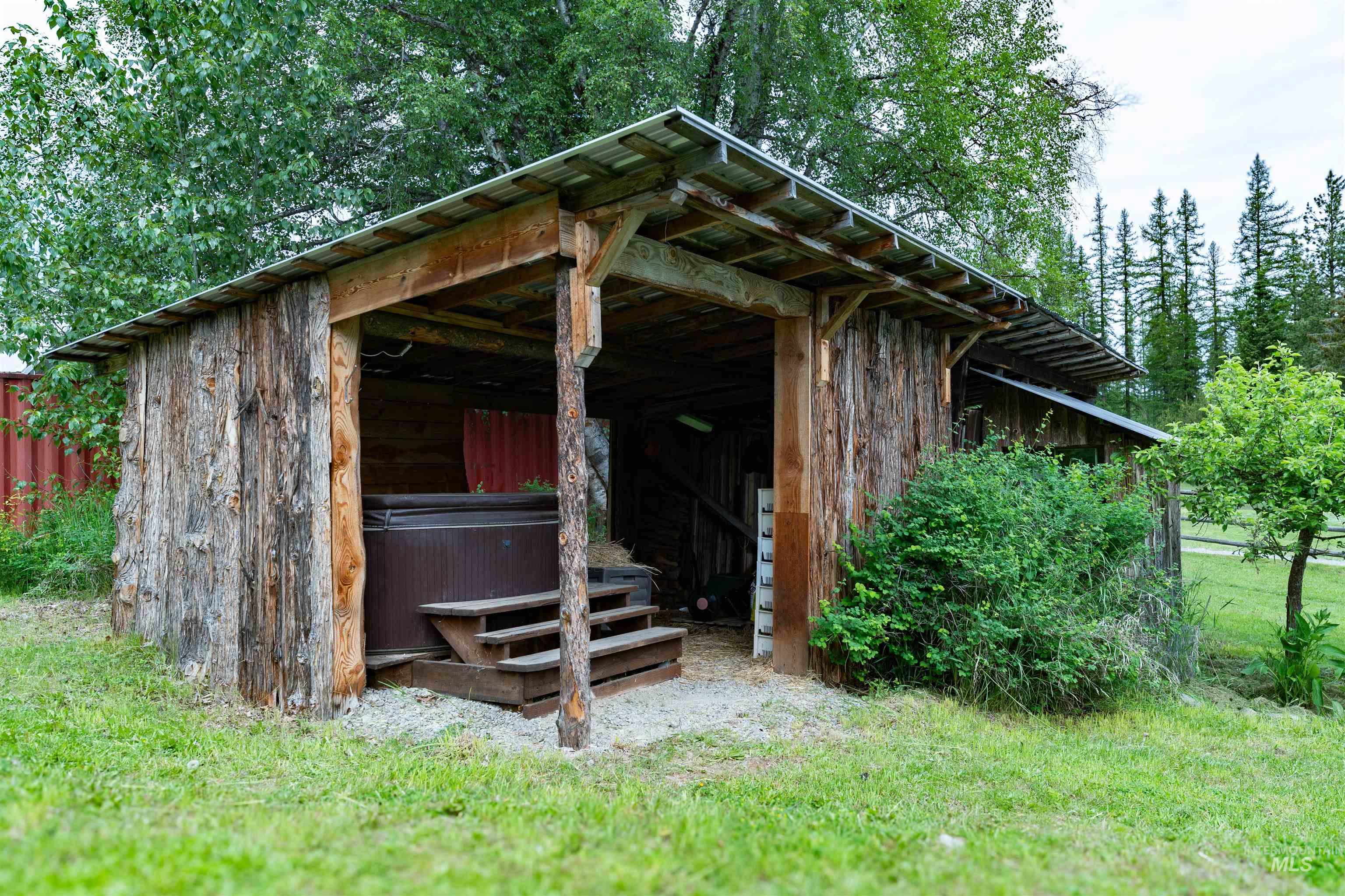 5692 Meadow Creek Road, Bonners Ferry, Idaho 83805, 2 Bedrooms, 1 Bathroom, Residential For Sale, Price $1,200,000,MLS 98989399