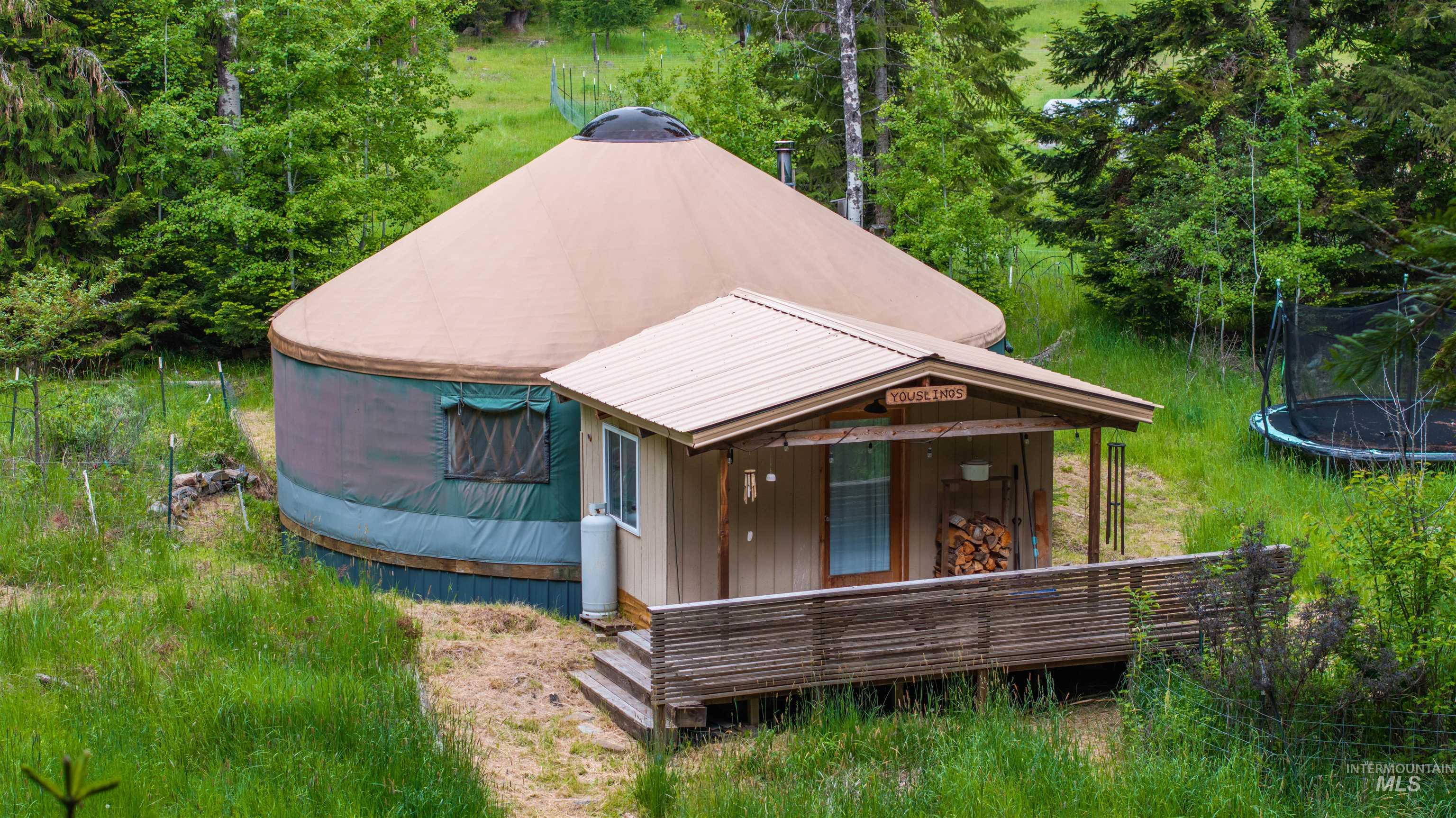 5692 Meadow Creek Road, Bonners Ferry, Idaho 83805, 2 Bedrooms, 1 Bathroom, Residential For Sale, Price $1,200,000,MLS 98989399