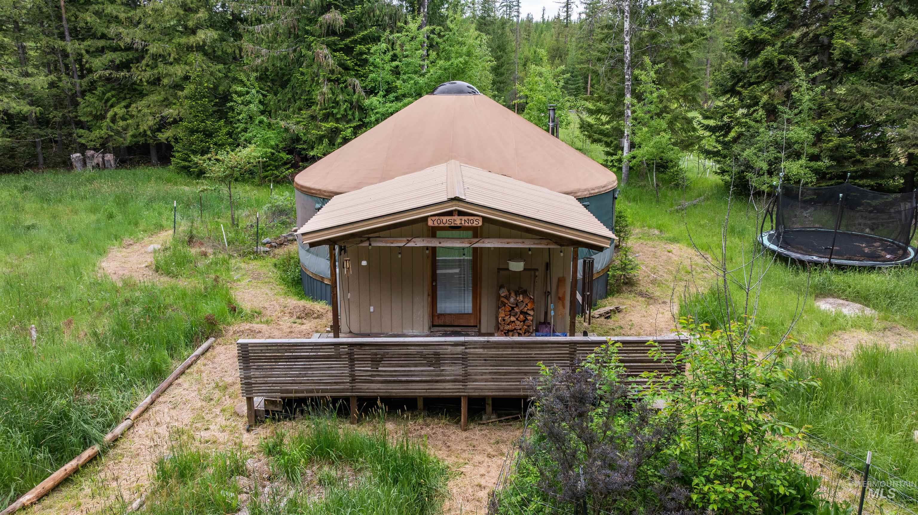 5692 Meadow Creek Road, Bonners Ferry, Idaho 83805, 2 Bedrooms, 1 Bathroom, Residential For Sale, Price $1,200,000,MLS 98989399