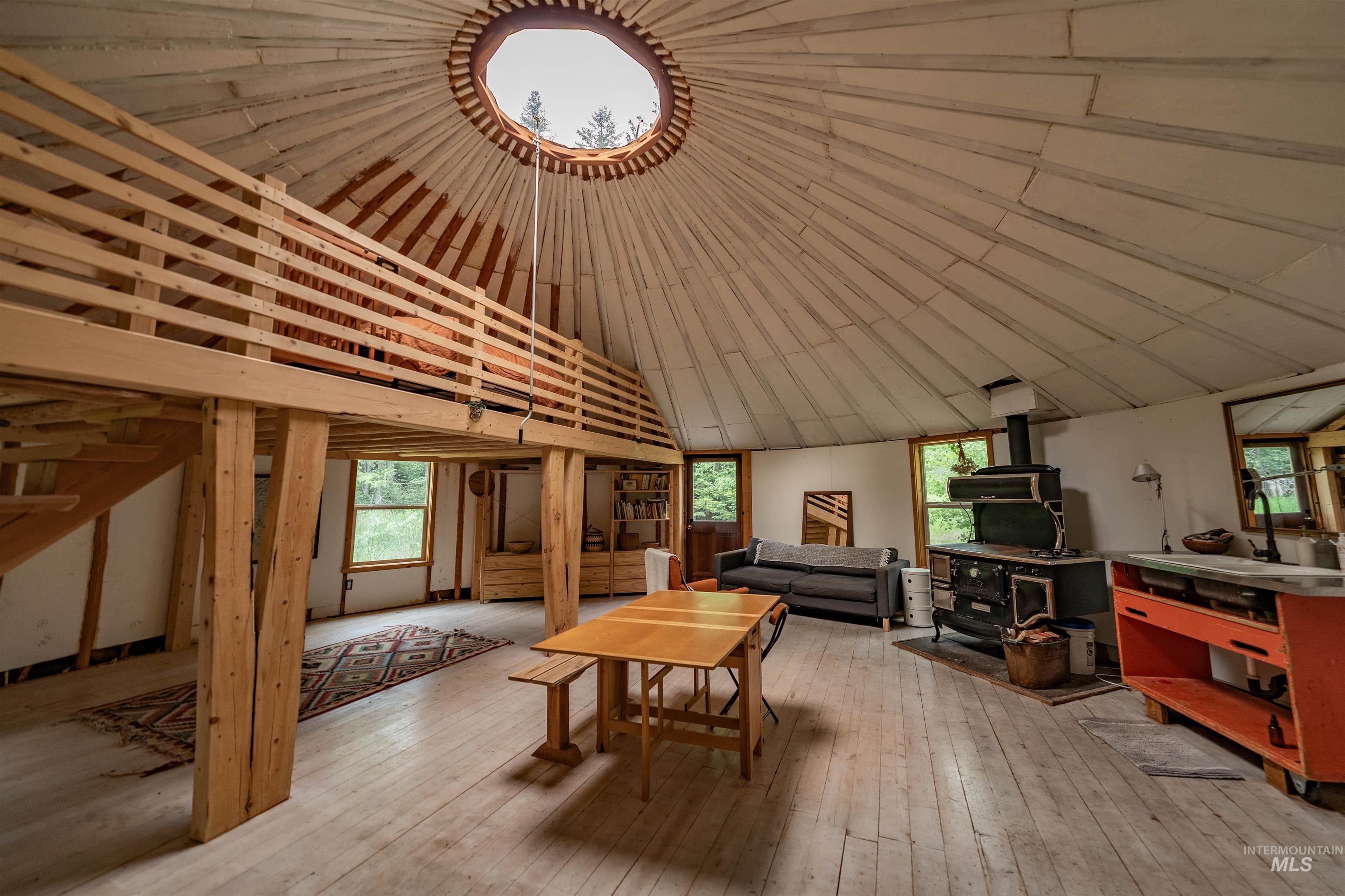 5692 Meadow Creek Road, Bonners Ferry, Idaho 83805, 2 Bedrooms, 1 Bathroom, Residential For Sale, Price $1,200,000,MLS 98989399