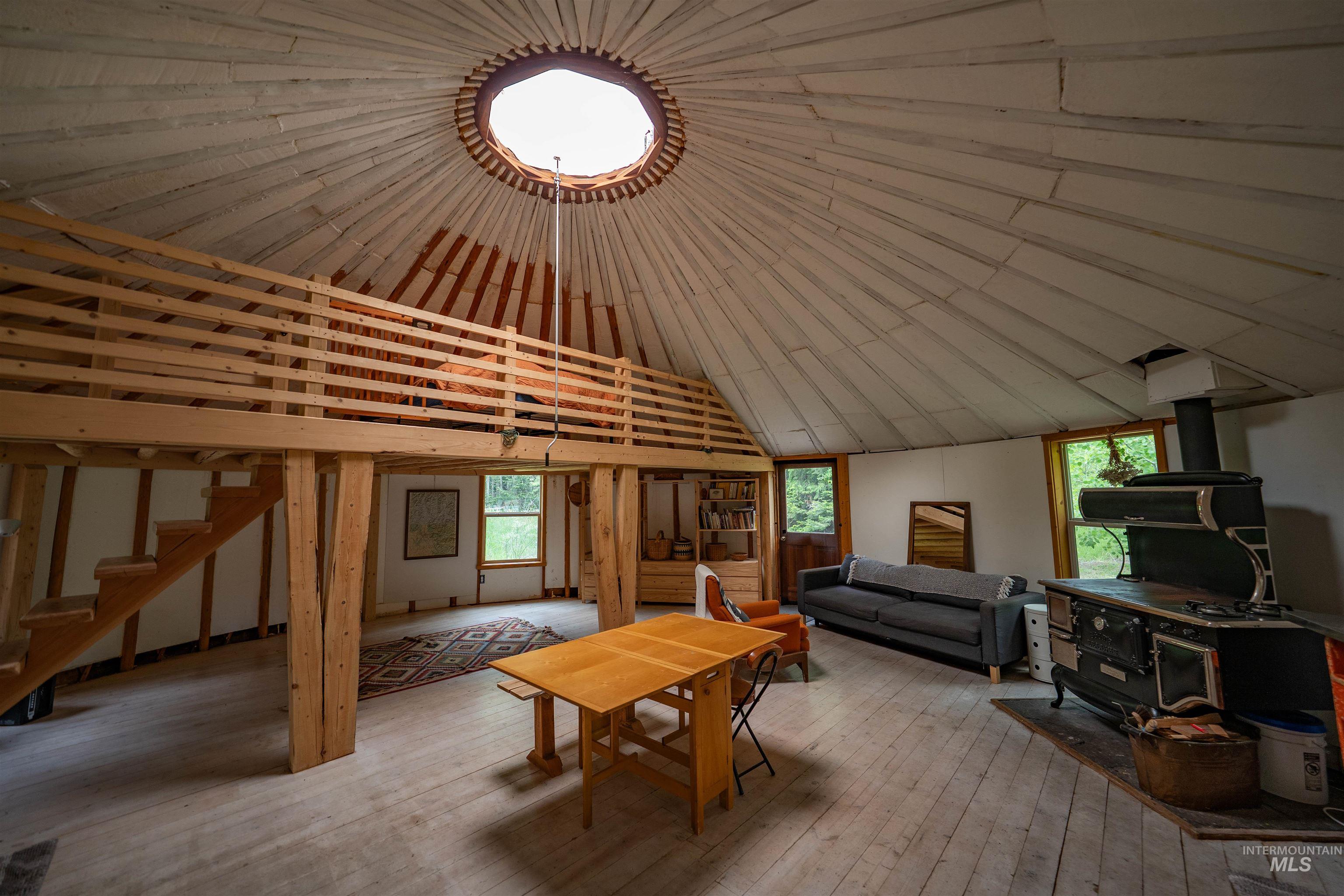 5692 Meadow Creek Road, Bonners Ferry, Idaho 83805, 2 Bedrooms, 1 Bathroom, Residential For Sale, Price $1,200,000,MLS 98989399