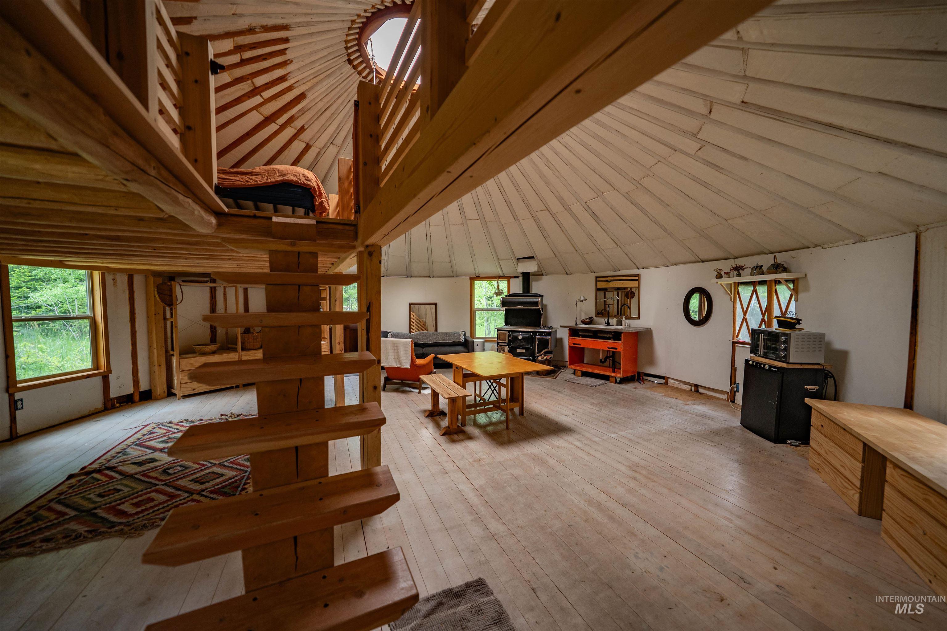 5692 Meadow Creek Road, Bonners Ferry, Idaho 83805, 2 Bedrooms, 1 Bathroom, Residential For Sale, Price $1,200,000,MLS 98989399