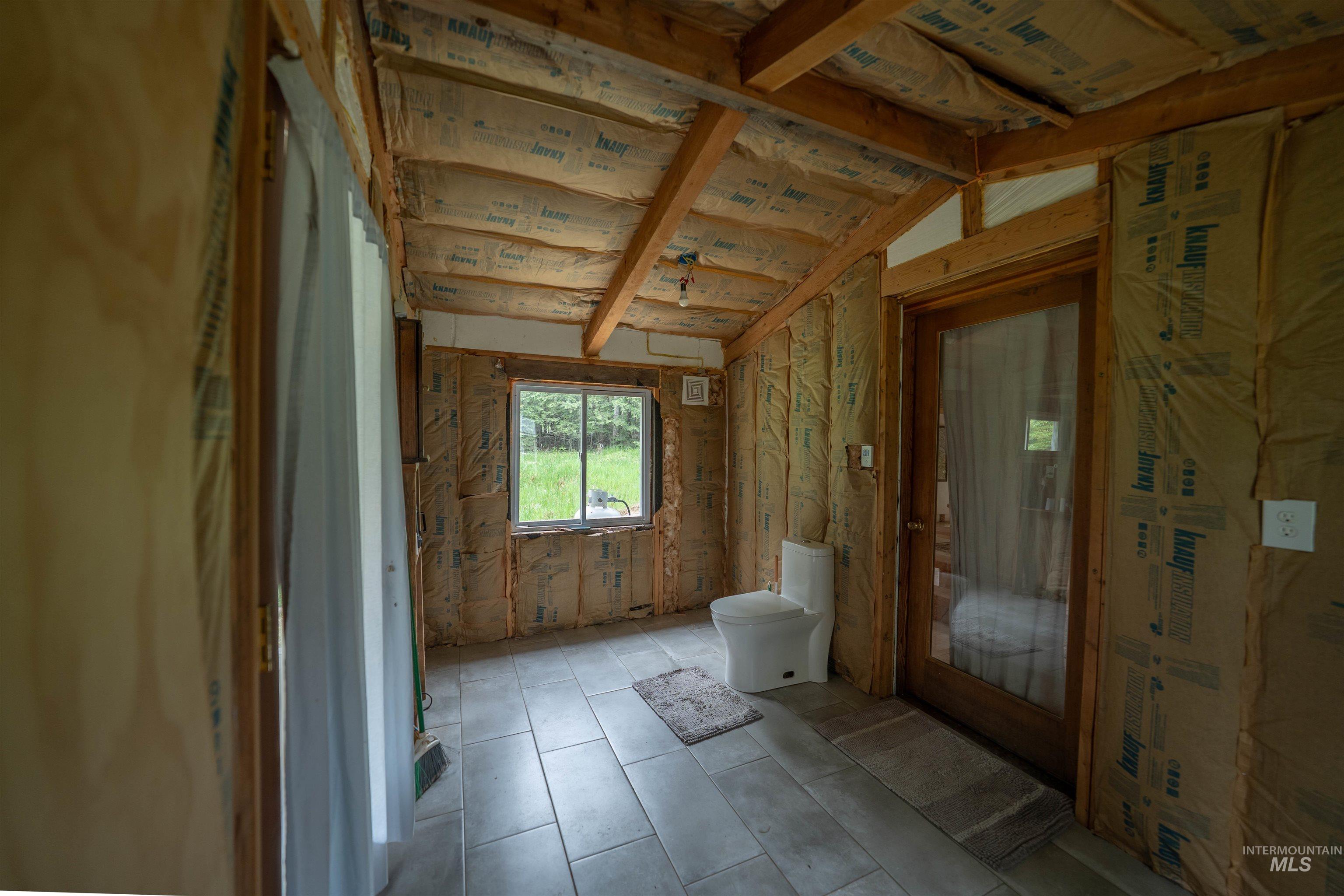 5692 Meadow Creek Road, Bonners Ferry, Idaho 83805, 2 Bedrooms, 1 Bathroom, Residential For Sale, Price $1,200,000,MLS 98989399