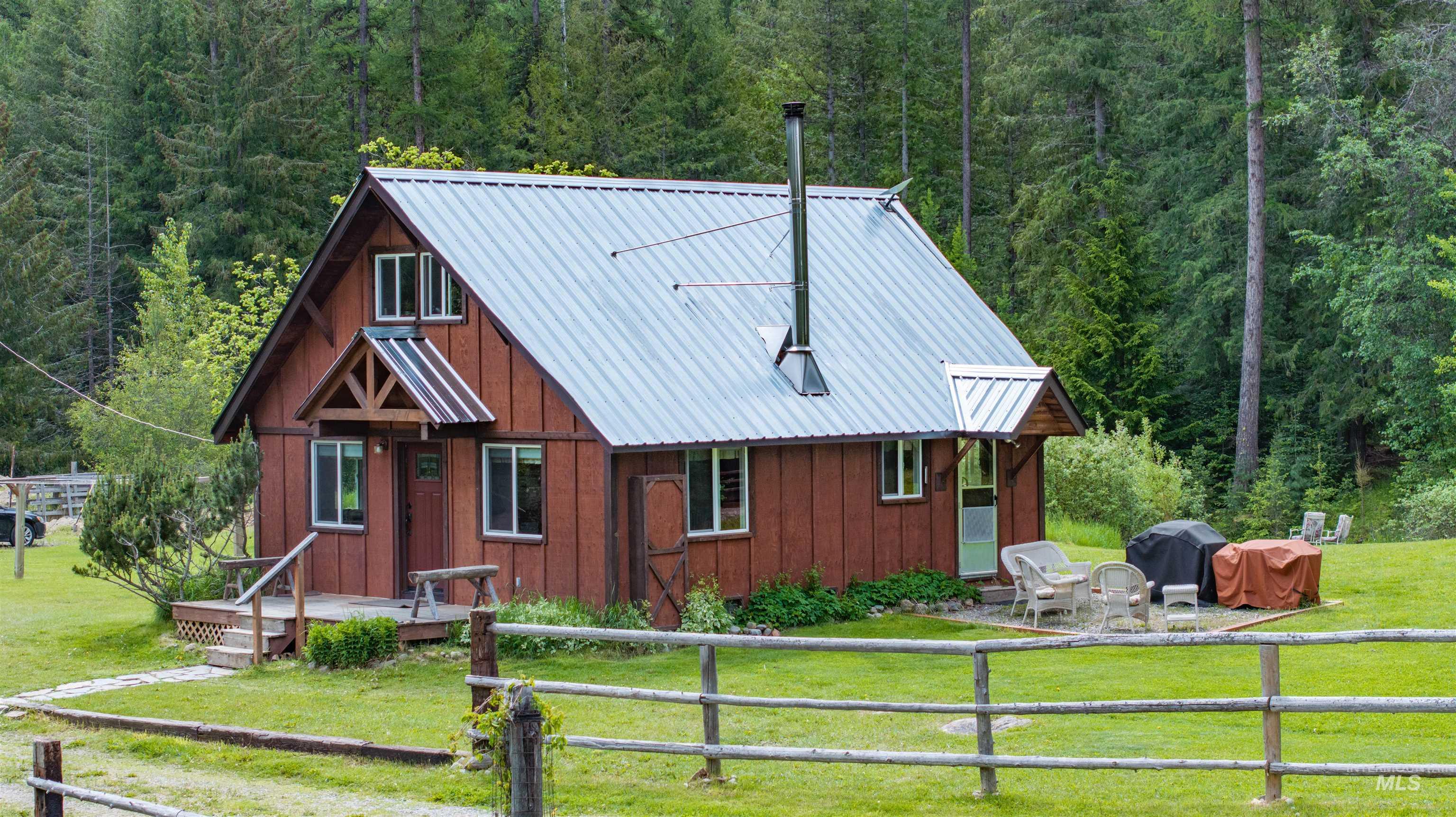 5692 Meadow Creek Road, Bonners Ferry, Idaho 83805, 2 Bedrooms, 1 Bathroom, Residential For Sale, Price $1,200,000,MLS 98989399