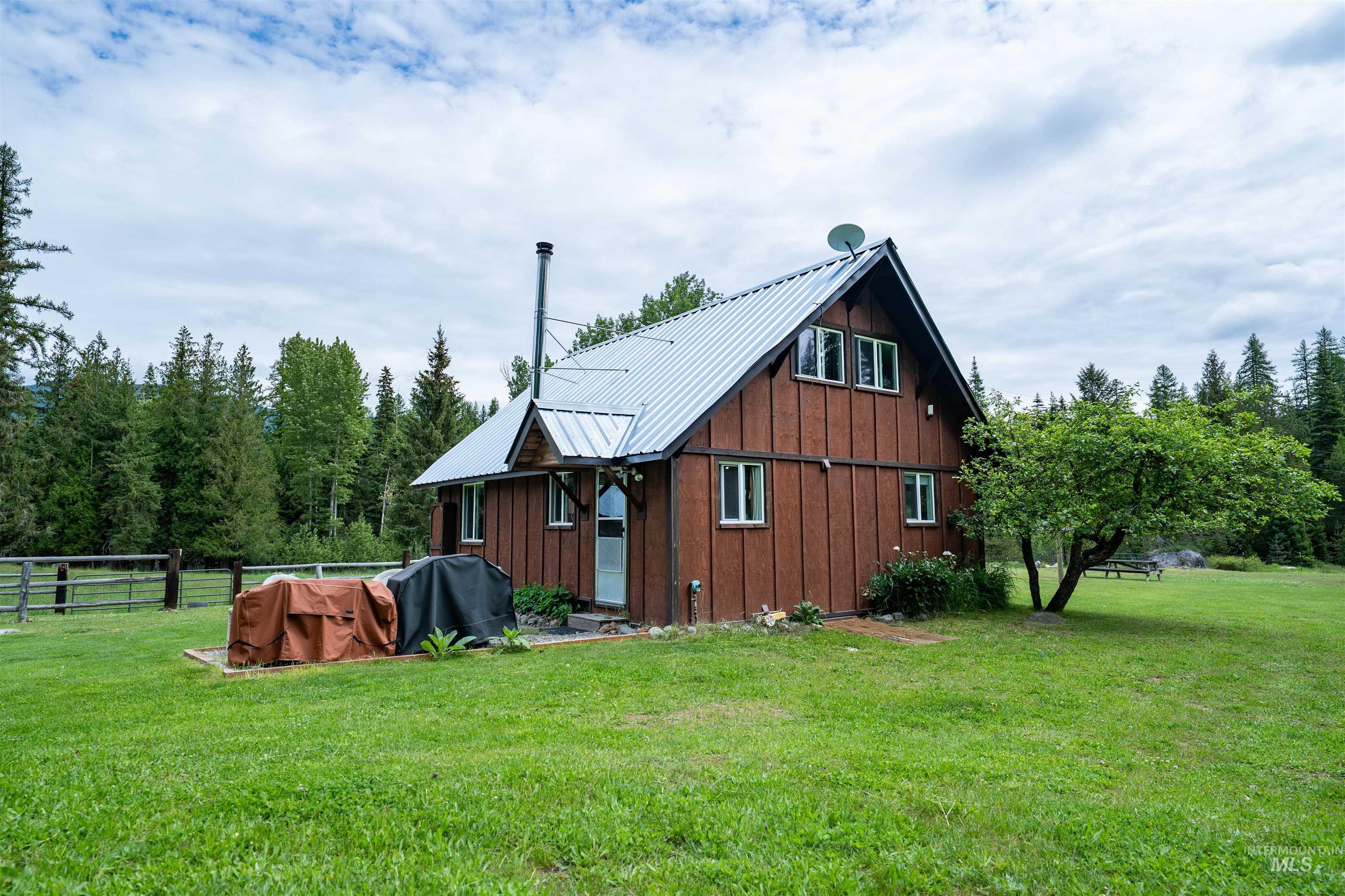 5692 Meadow Creek Road, Bonners Ferry, Idaho 83805, 2 Bedrooms, 1 Bathroom, Residential For Sale, Price $1,200,000,MLS 98989399