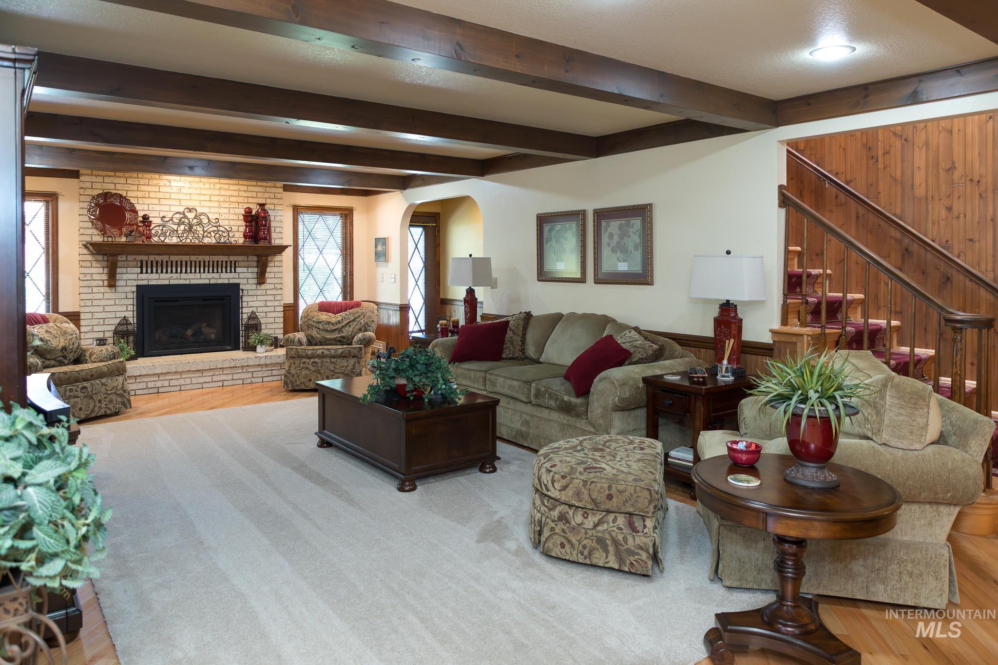 1015 SW 12th St, Ontario, Oregon 97914, 5 Bedrooms, 4.5 Bathrooms, Residential For Sale, Price $599,000, 98989407