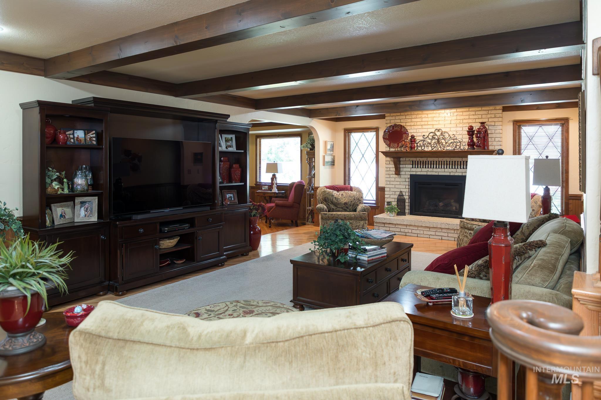 1015 SW 12th St, Ontario, Oregon 97914, 5 Bedrooms, 4.5 Bathrooms, Residential For Sale, Price $599,000, 98989407